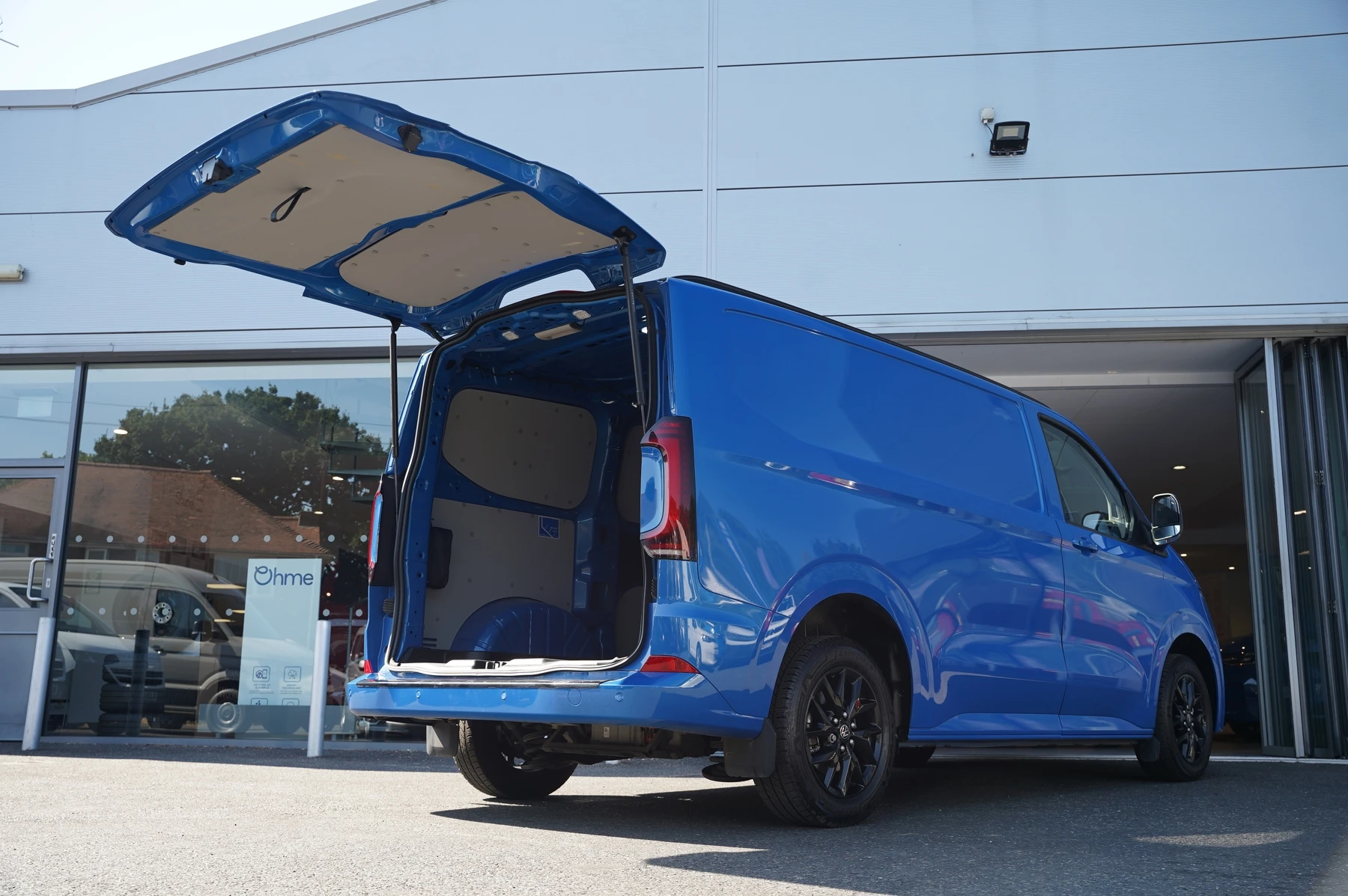 Volkswagen-Transporter-image-24