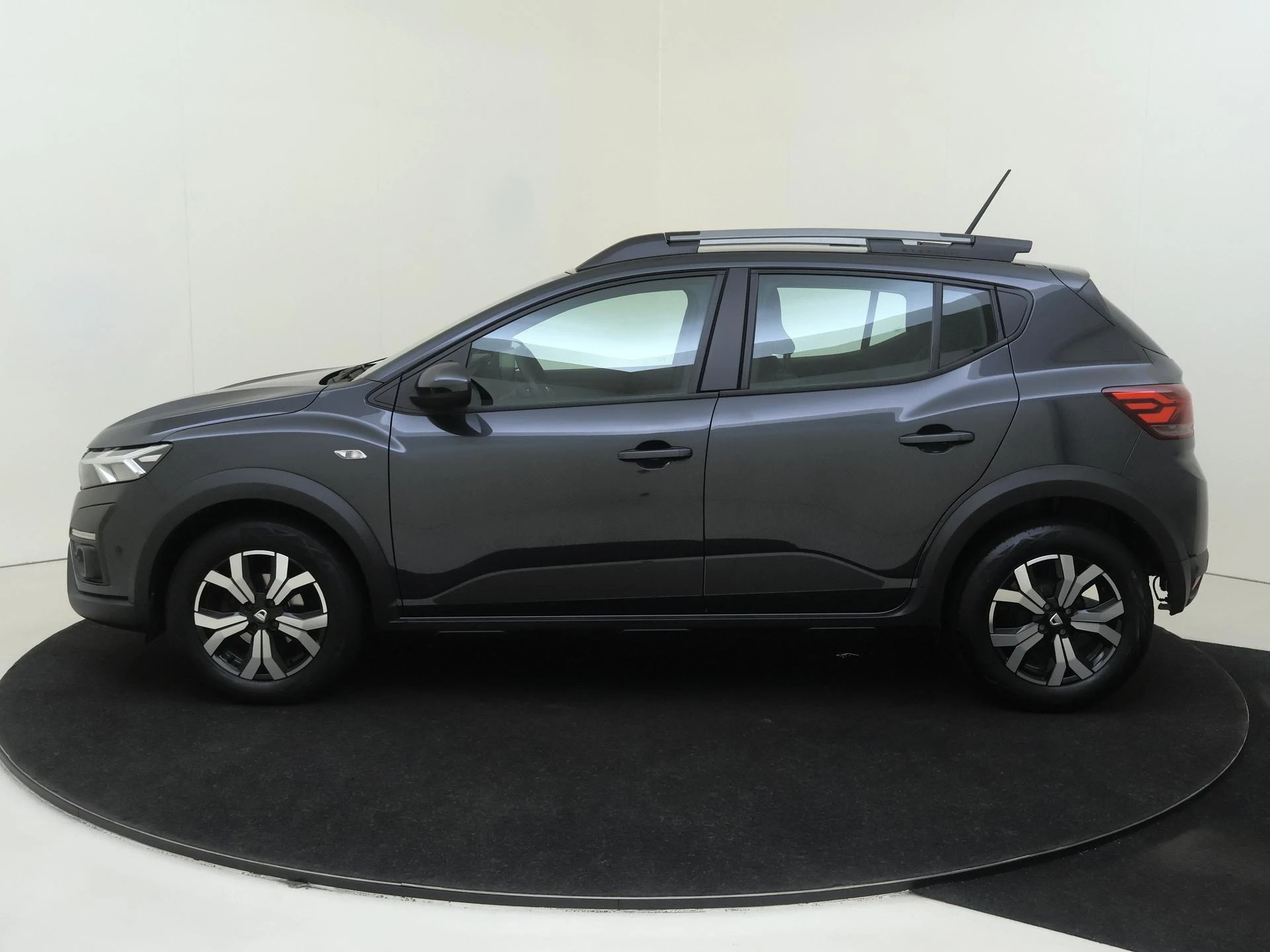 Dacia-Sandero Stepway-image-7