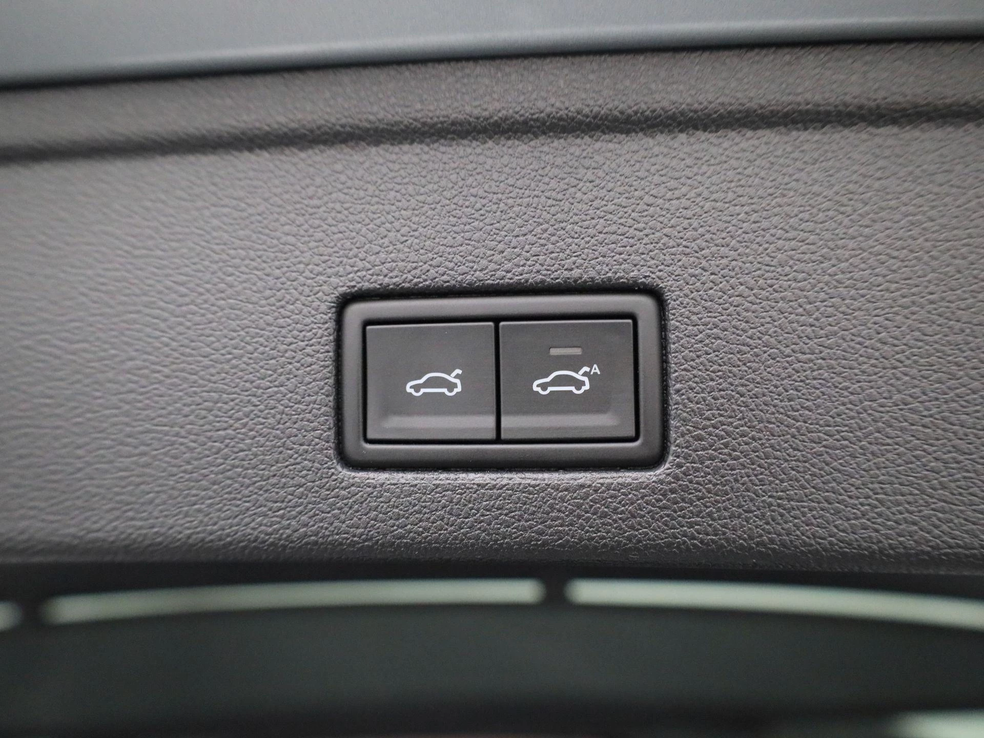 Volkswagen-Touareg-image-40