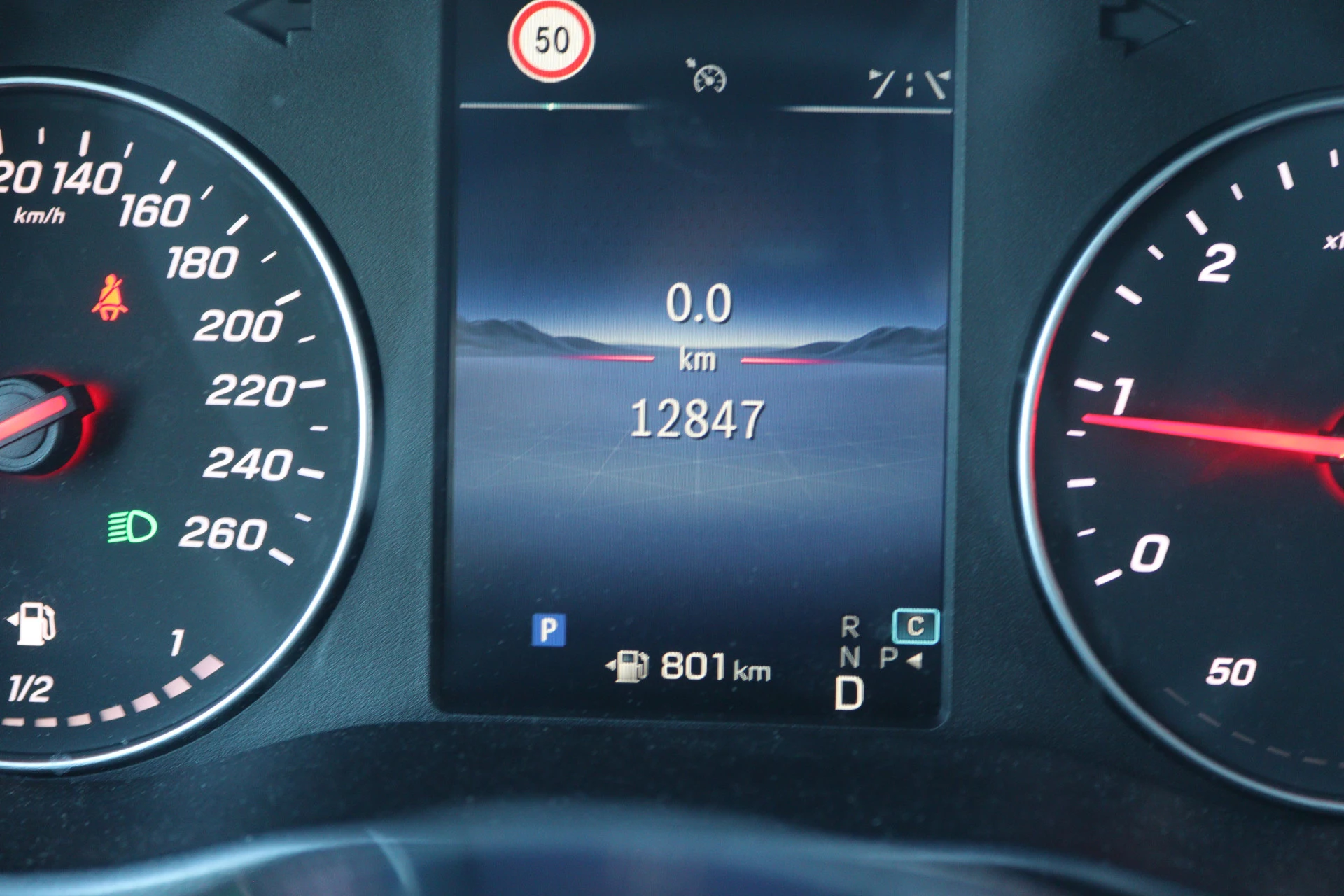 Mercedes-Benz-Vito-image-13