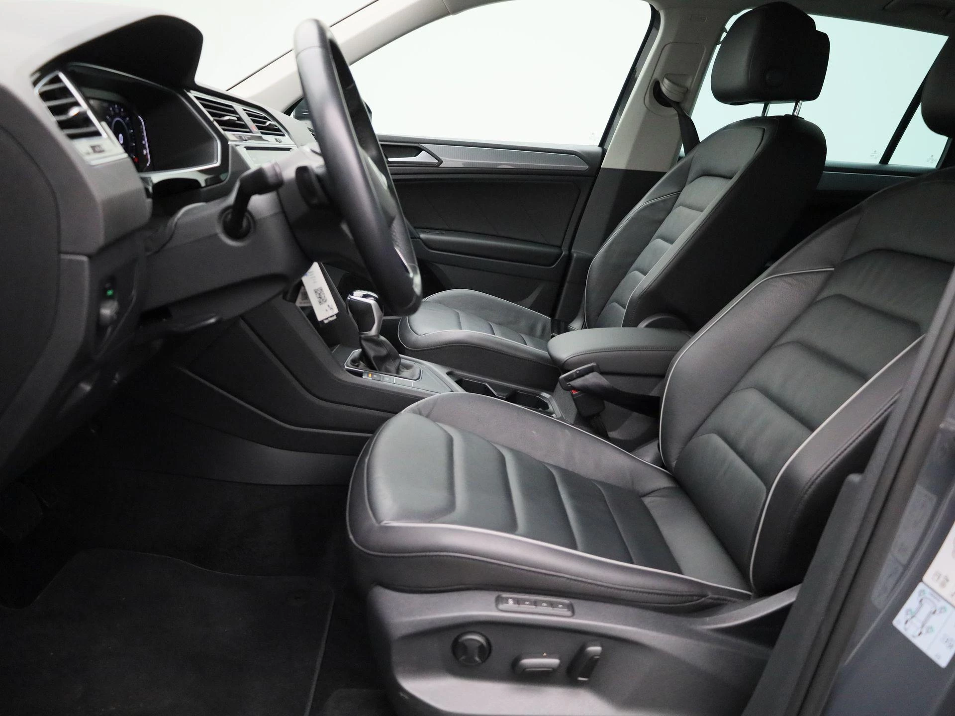 Volkswagen-Tiguan-image-10