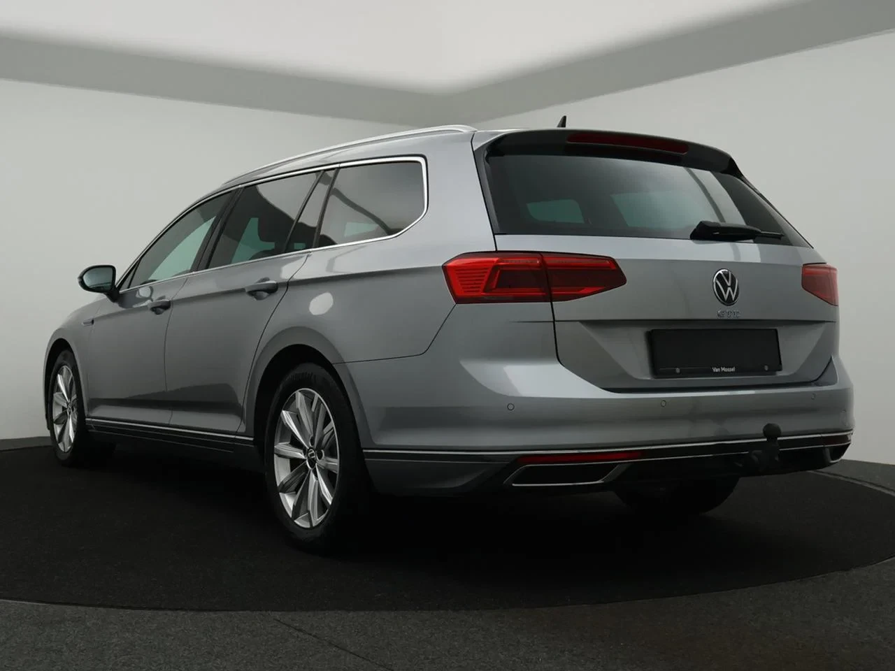 Volkswagen-Passat-image-3