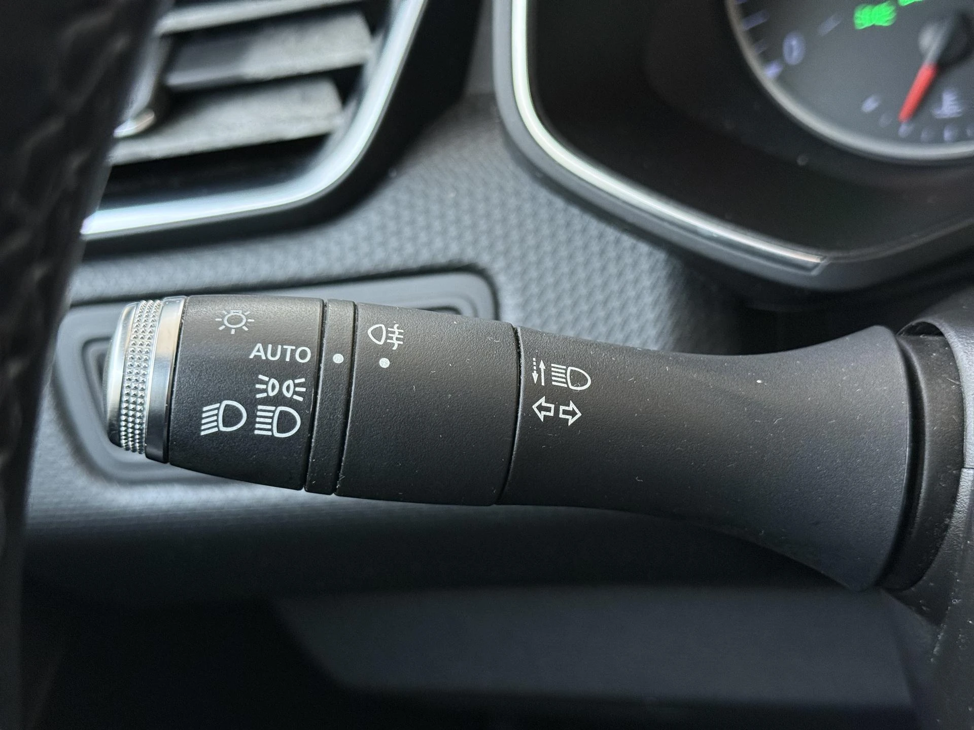 Renault-Clio-image-22