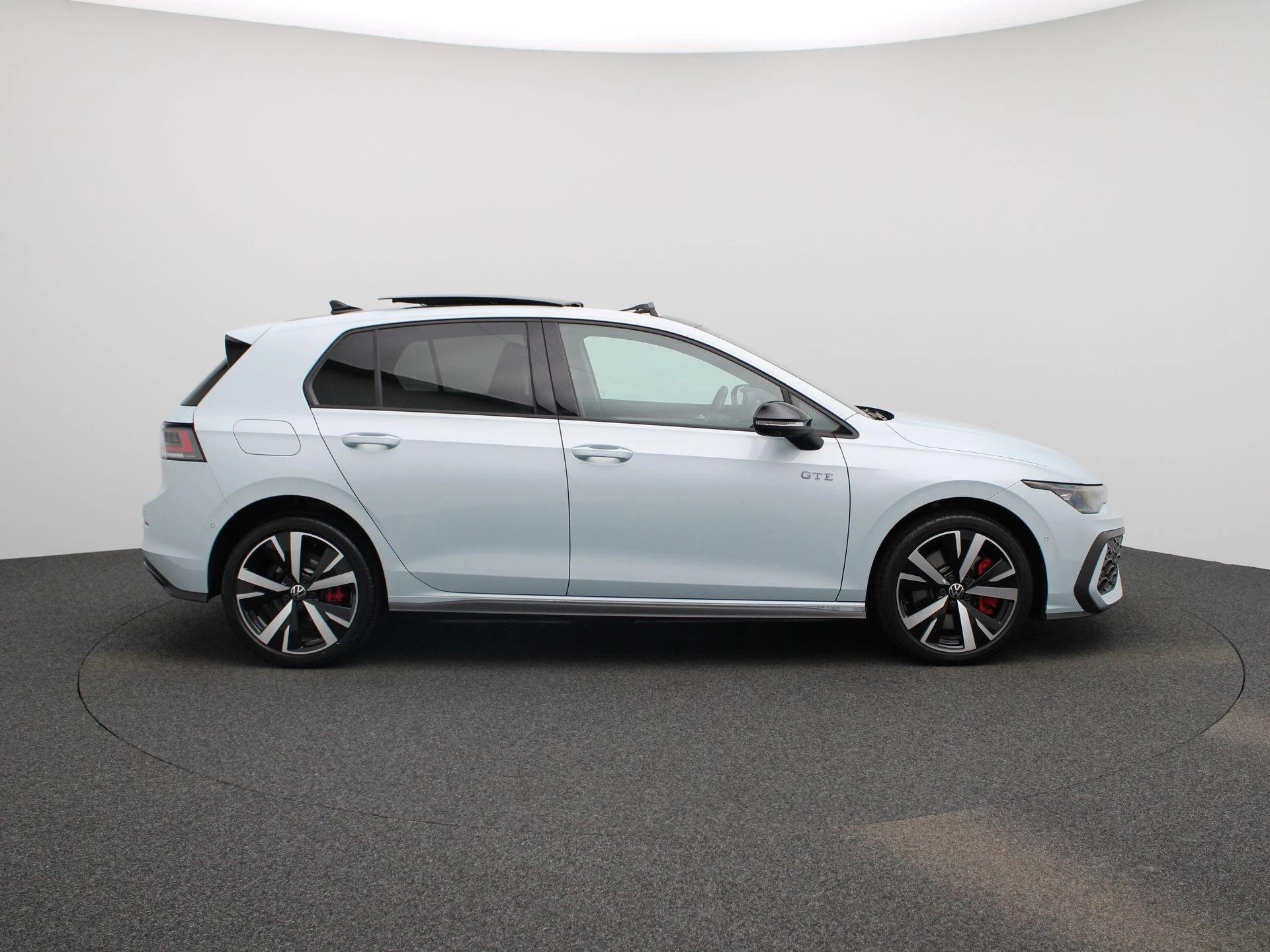 Volkswagen-Golf-image-5
