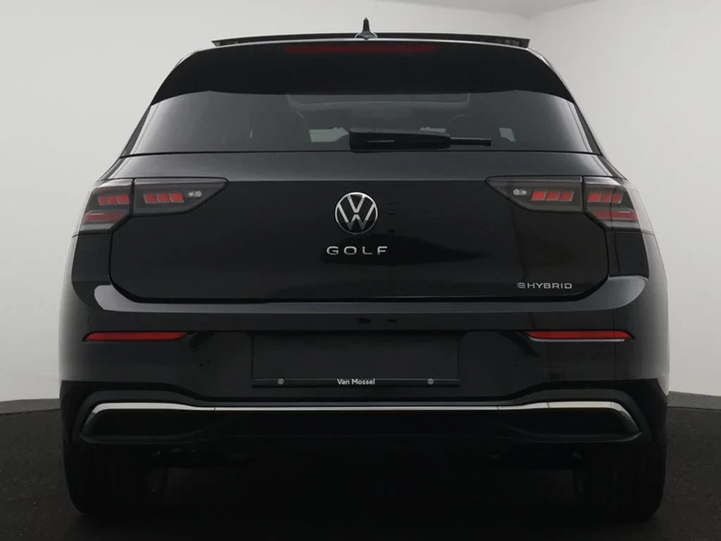 Volkswagen-Golf-image-3