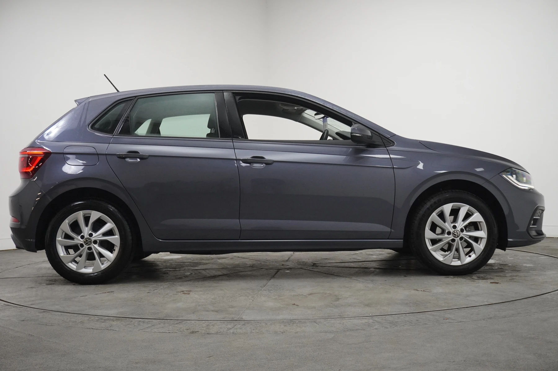 Volkswagen-Polo-image-3