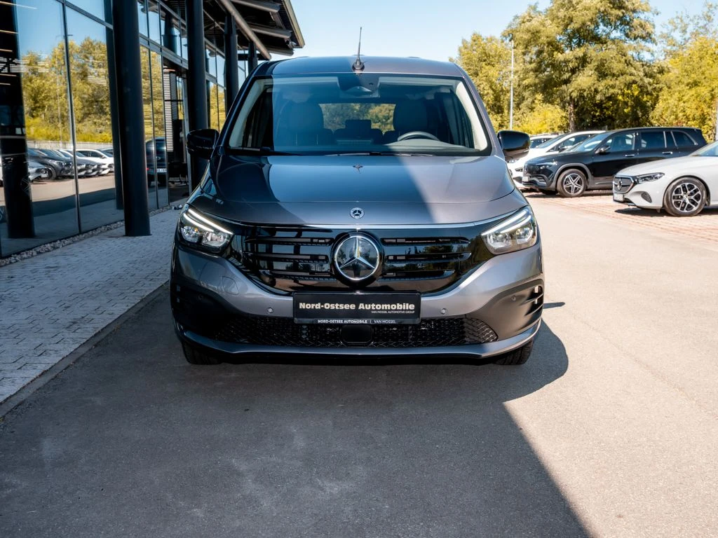 Mercedes-Benz-EQT 200-image-2