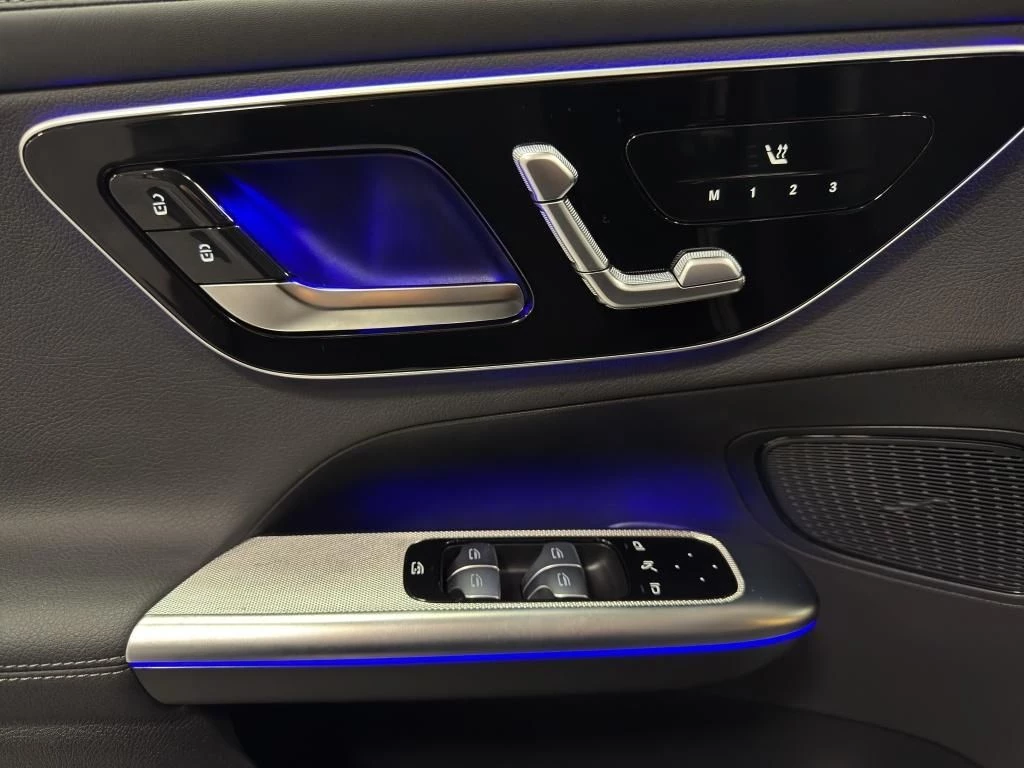 Mercedes-Benz GLC 300 d 4M AMG AHK MBUX SHZ KEYLESS-GO AMG LineX254 GLC 300 d 4M AMG AHK MBUX SHZ KEYLESS-GO AMG Line