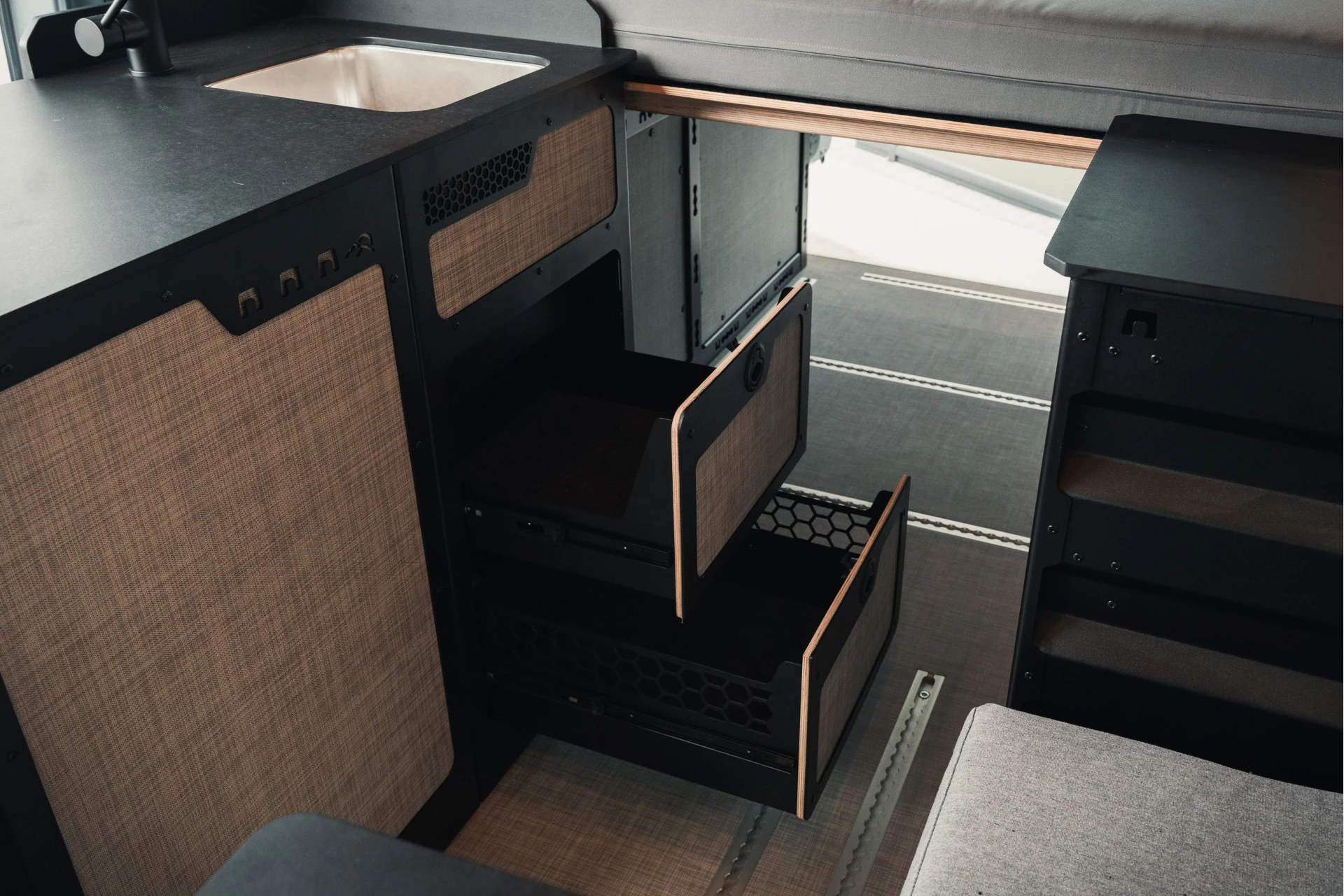 Mercedes-Benz-Sprinter-image-35