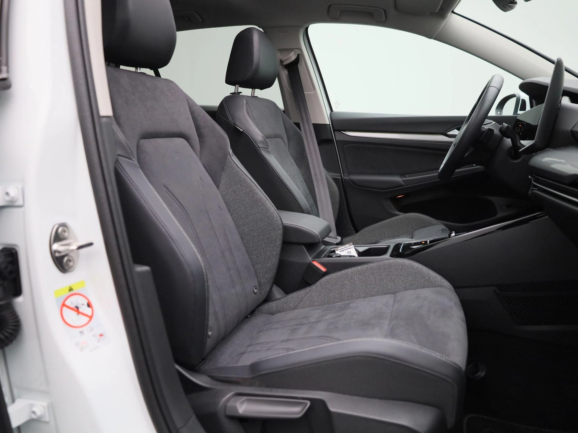 Volkswagen-Golf-image-35