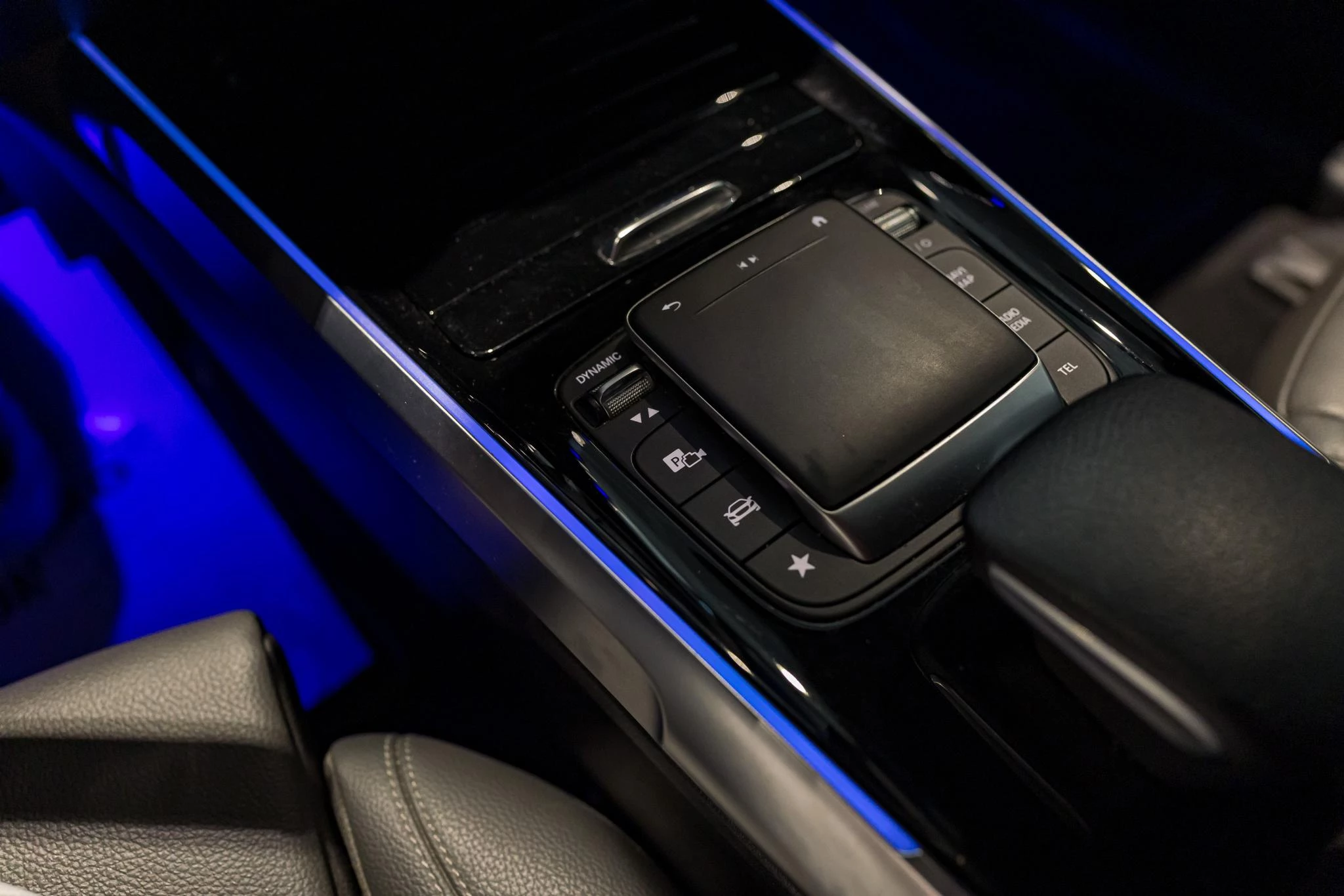 Mercedes-Benz EQB 300 4Matic | Zetelverw. | Sfeerver. | Carplay