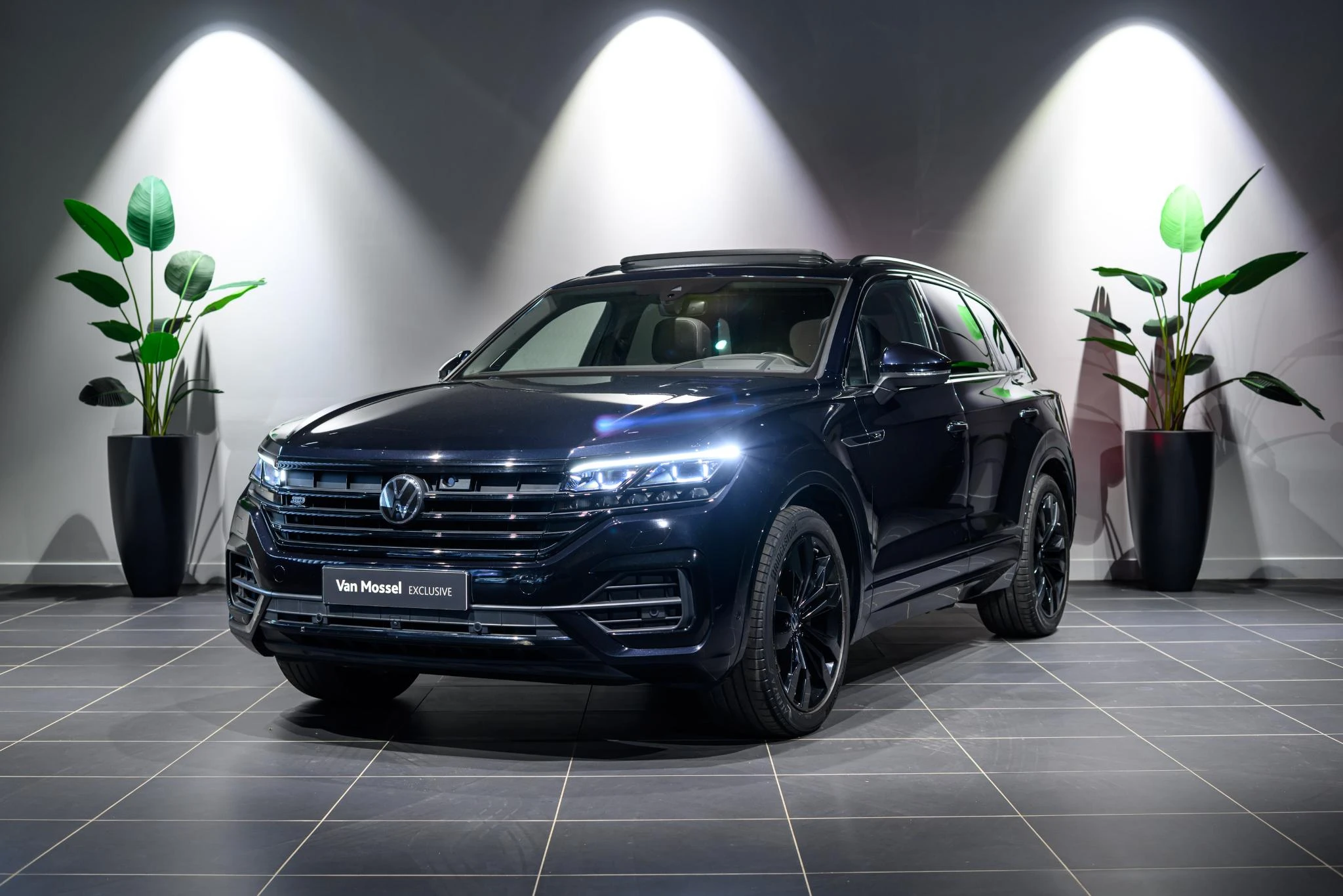 Volkswagen-Touareg-image-0