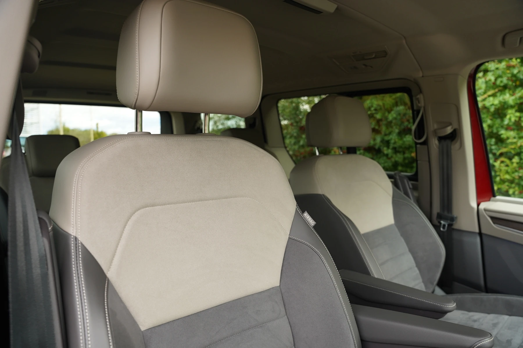 Volkswagen-Multivan-image-9