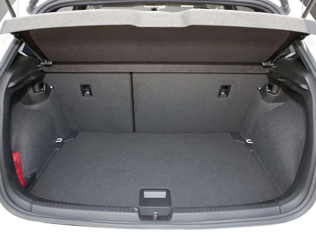 Volkswagen Polo 1.0 TSI DSG R-Line 17" LM NAVI RFK PANO LED VC