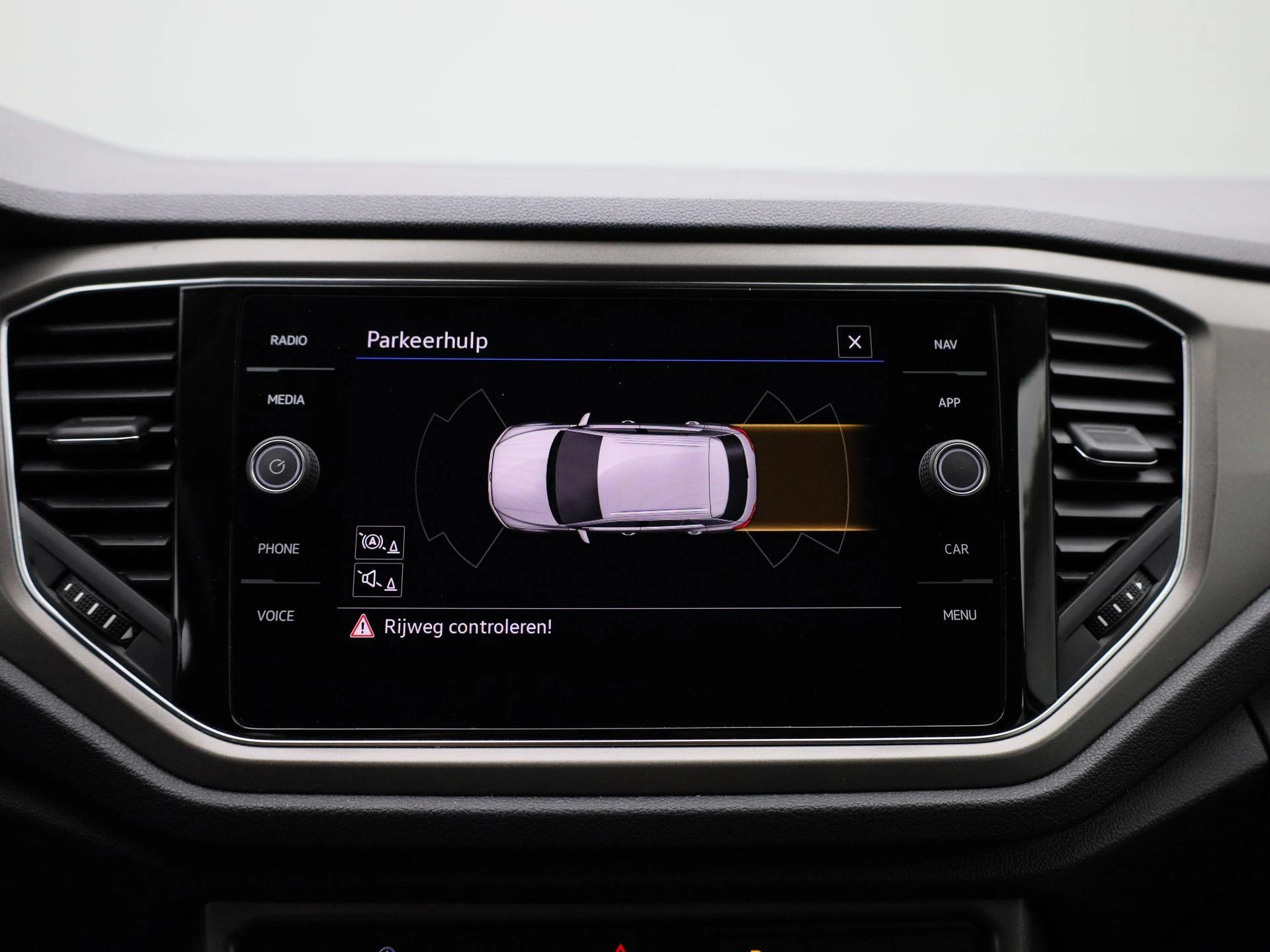 Volkswagen-T-Roc-image-29