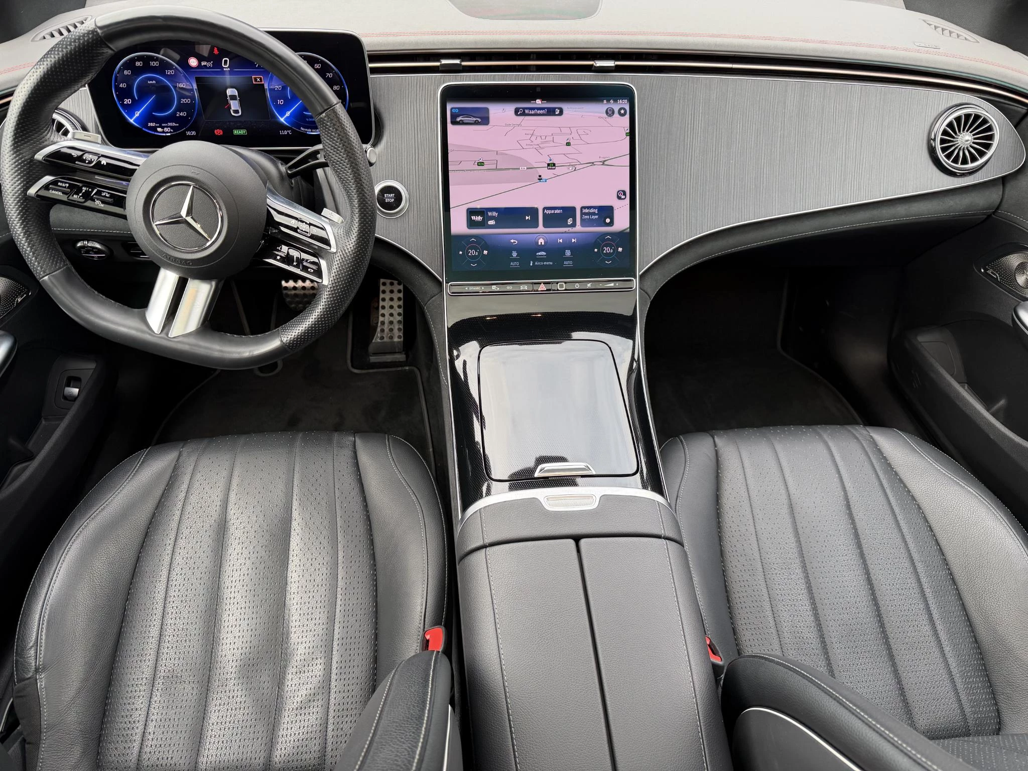 Mercedes-Benz EQE 350 AMG Line + LEDER + DIGITAL LIGHT + BURMESTER + PANO DAK +