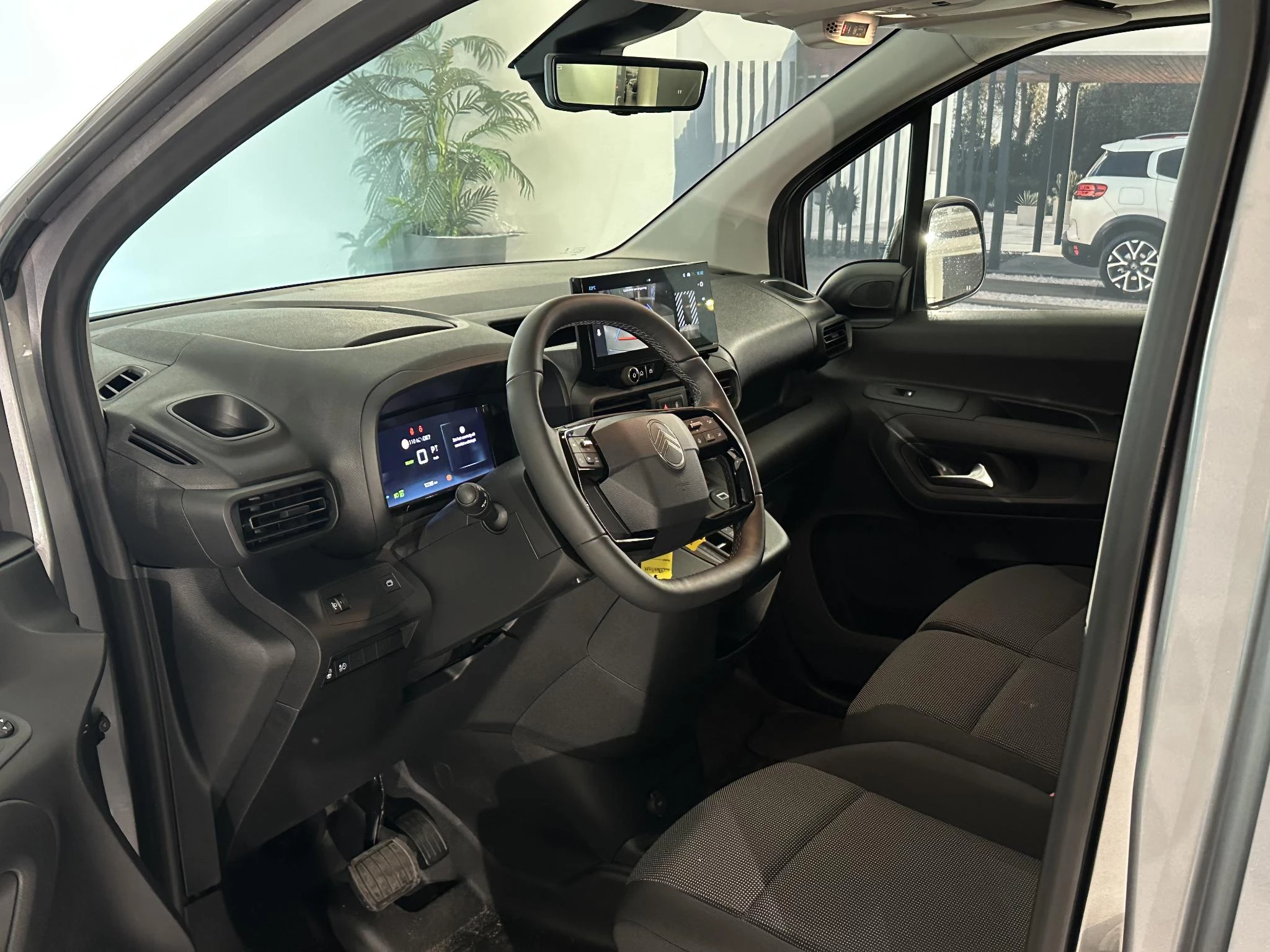 Citroën-ë-Berlingo-image-12