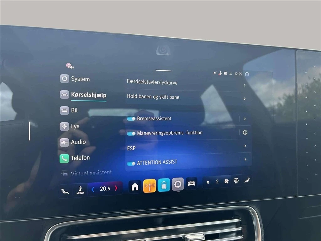 Mercedes-Benz-CLA-image-16