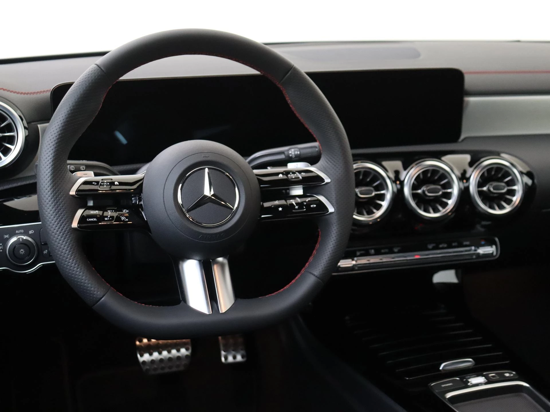 Mercedes-Benz-CLA-image-9