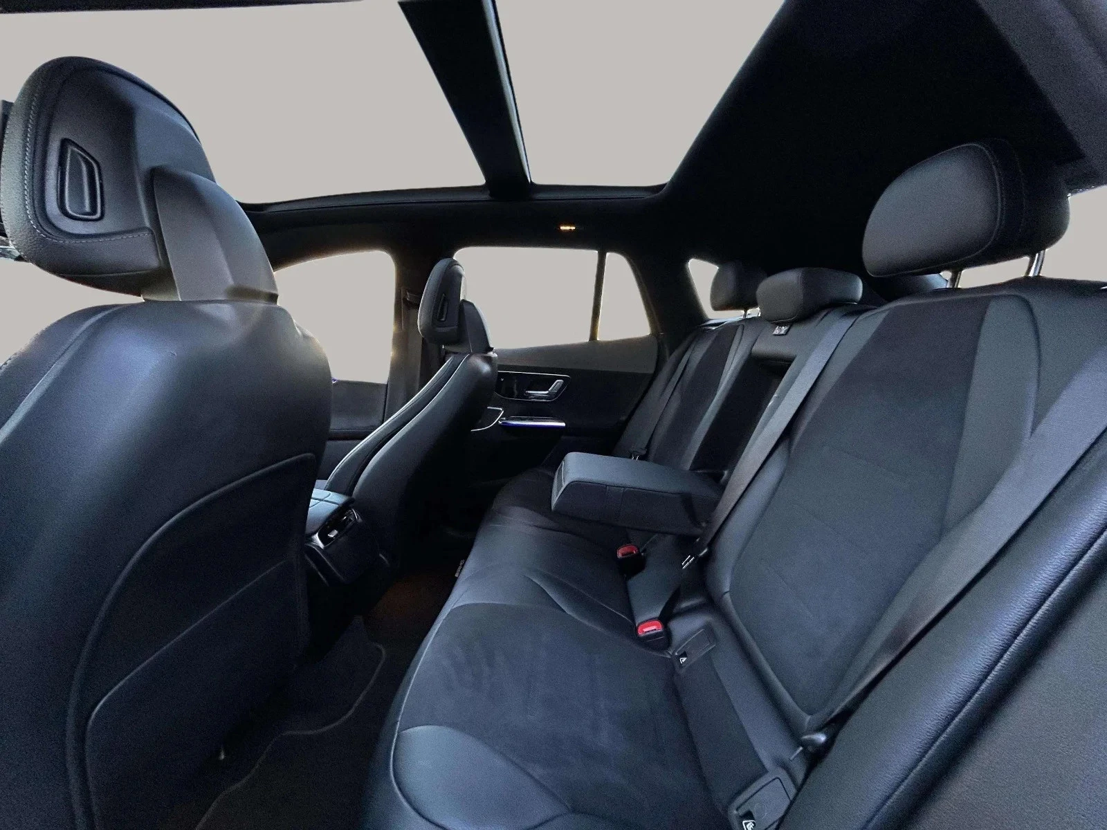 Mercedes-Benz-EQE-image-12