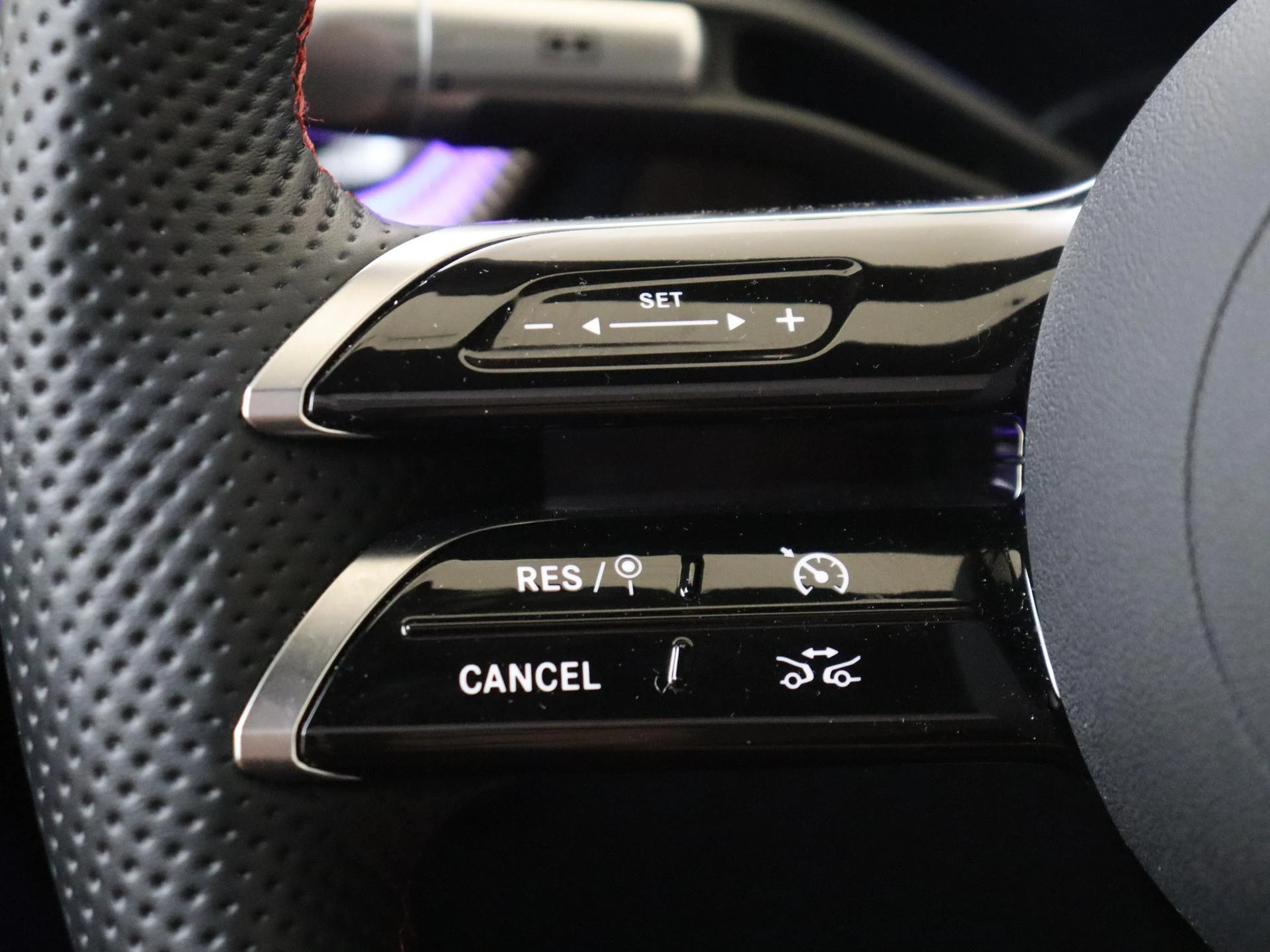 Mercedes-Benz-CLA-image-12