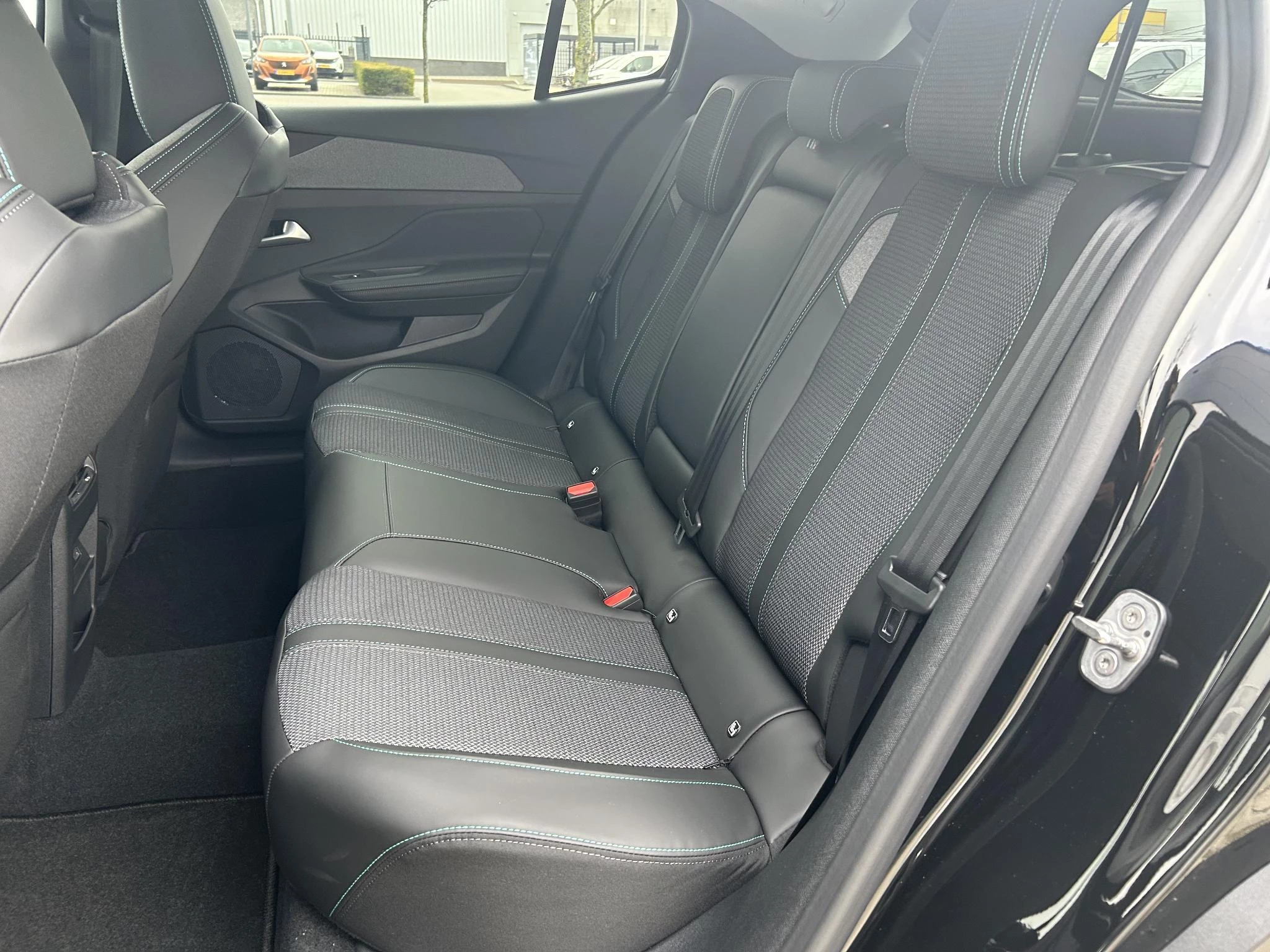 Peugeot-408-image-14