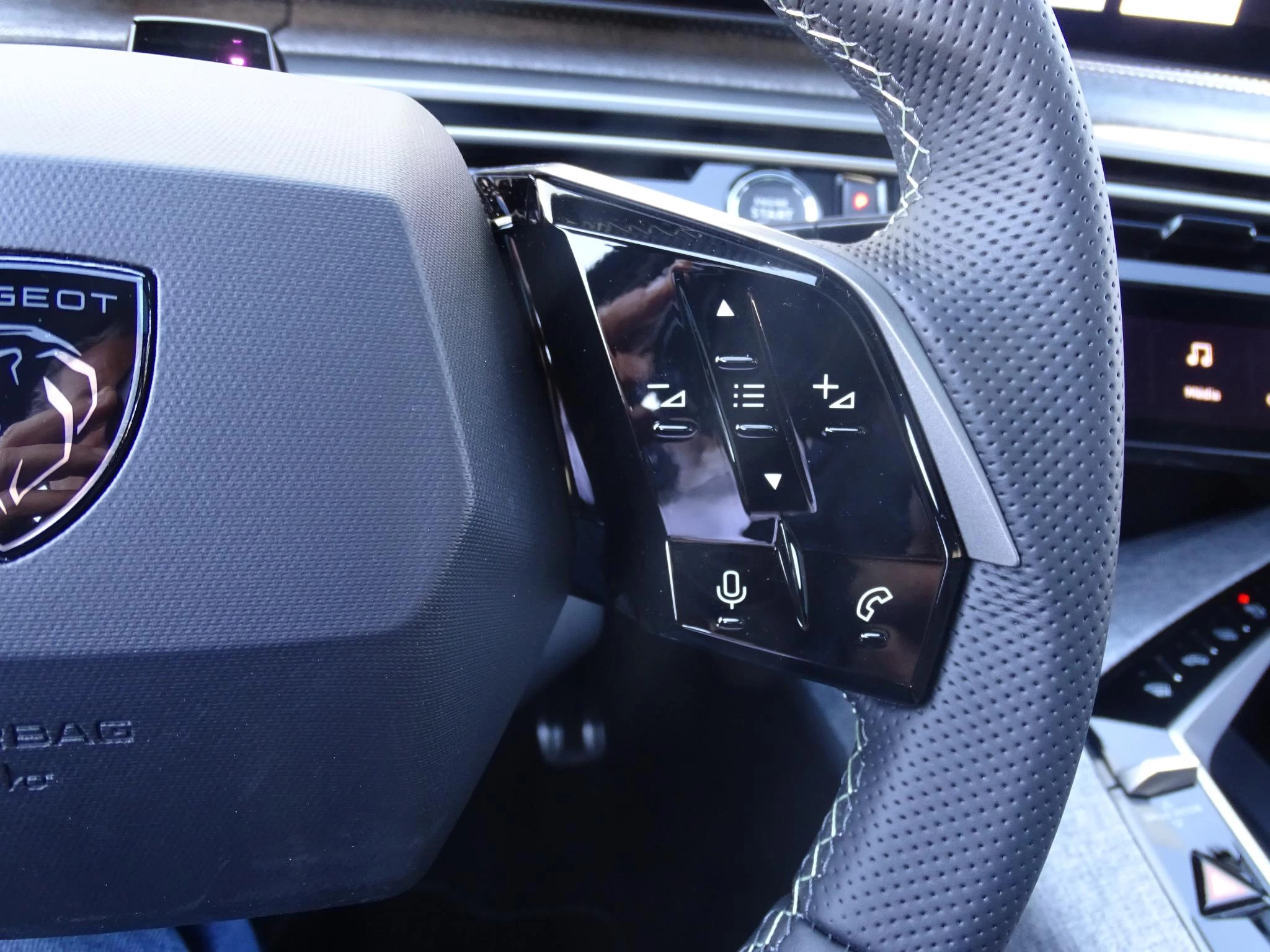 Peugeot e-3008 e-3008 210 GT +pano dak