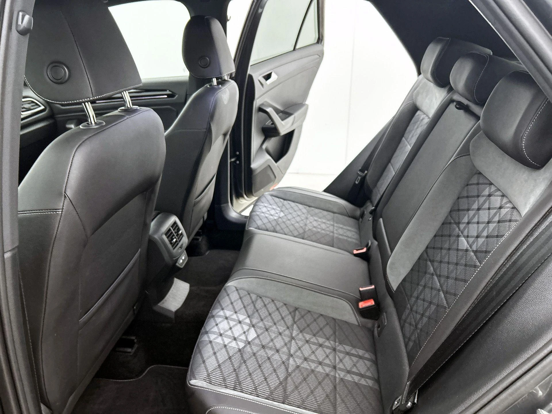 Volkswagen-T-Roc-image-26