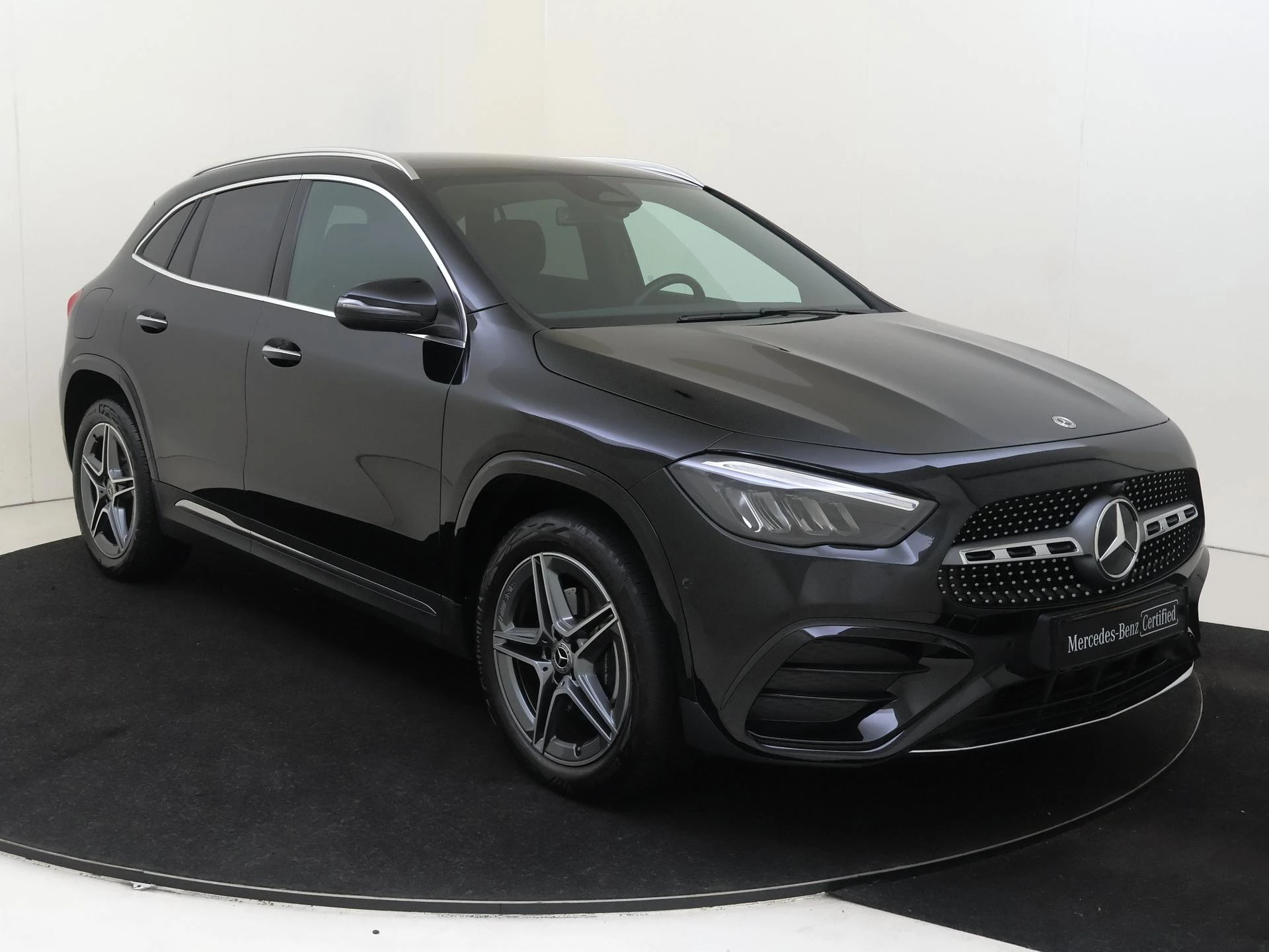 Mercedes-Benz-GLA-image-1