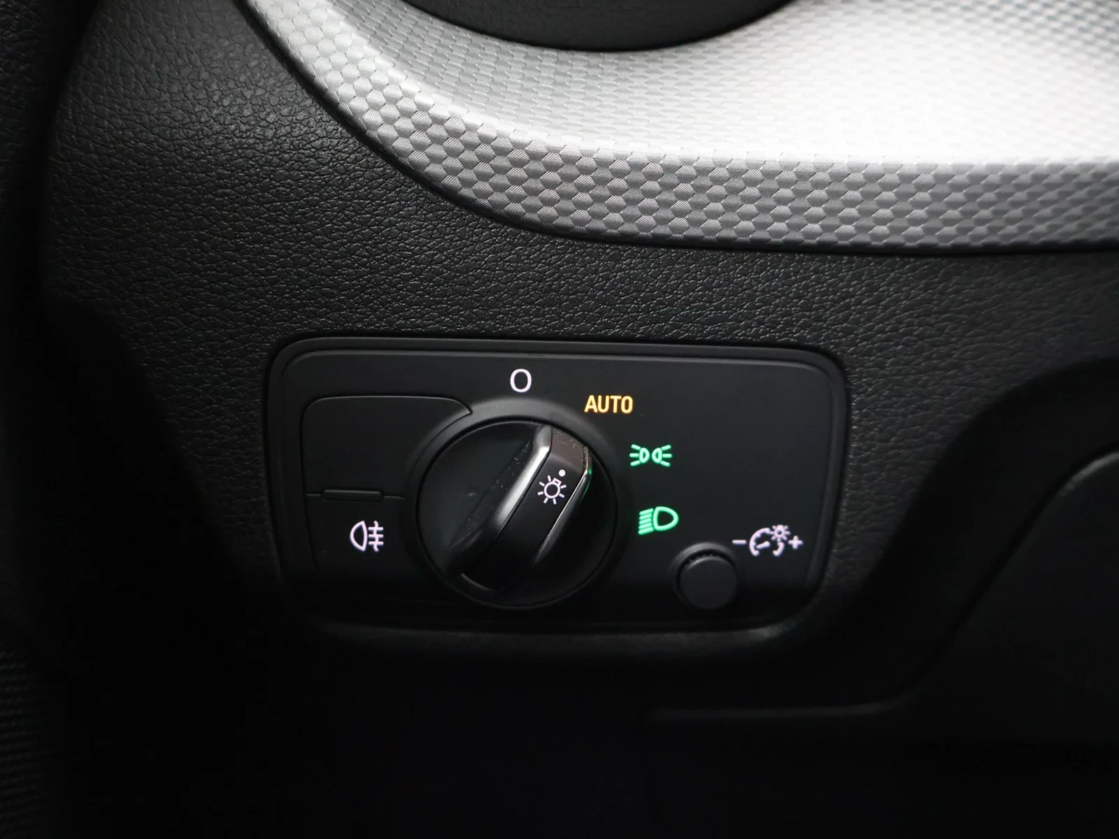 Audi Q2 Audi Q2 Business Edition Advanced 35TFSI 150PK *AUTOMAAT*LEDER*NAVI*CAMERA*PDC*ACC*VIRTUAL COCKPIT*.
