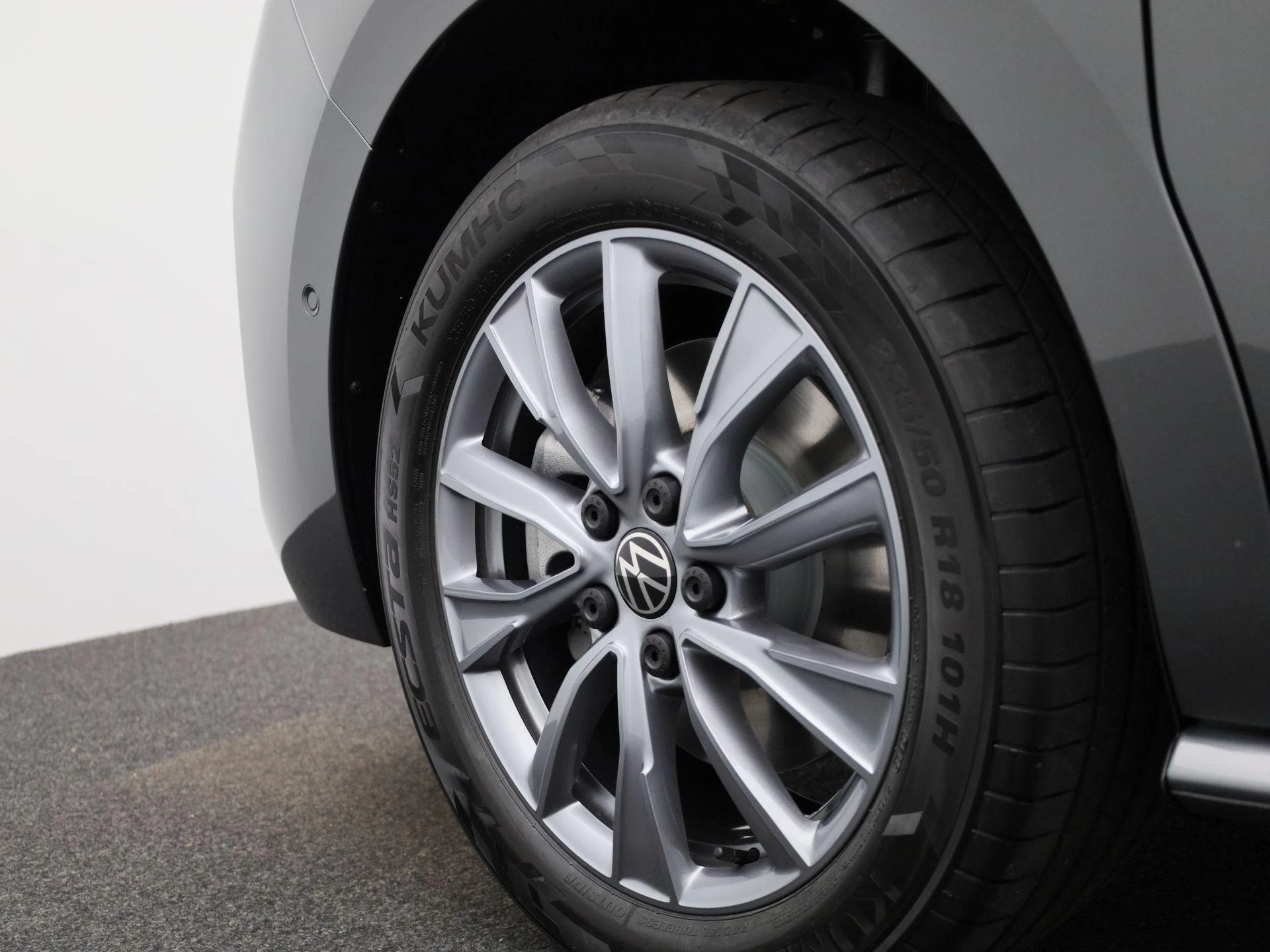 Volkswagen-Multivan-image-47