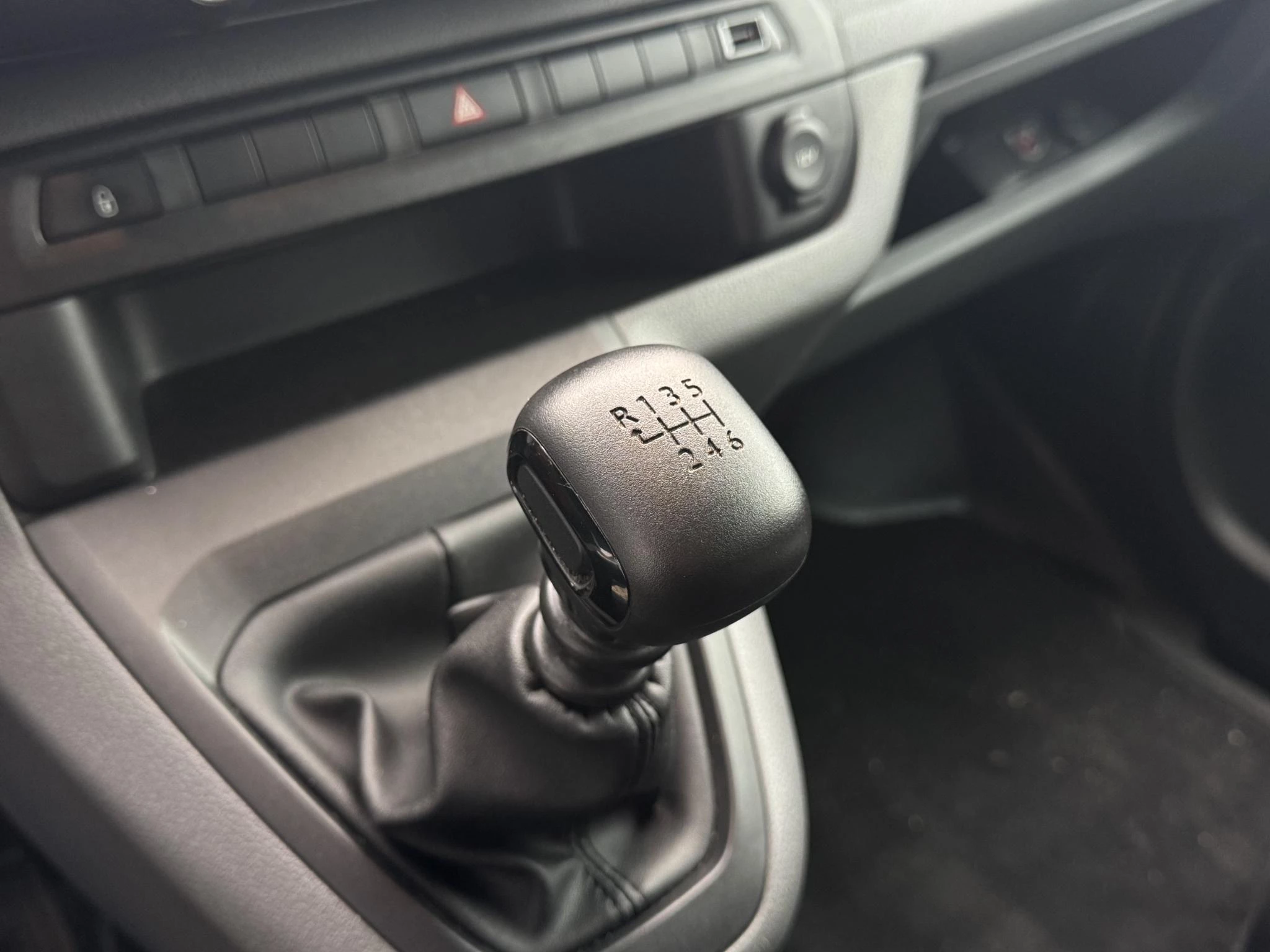 Peugeot-Expert-image-17