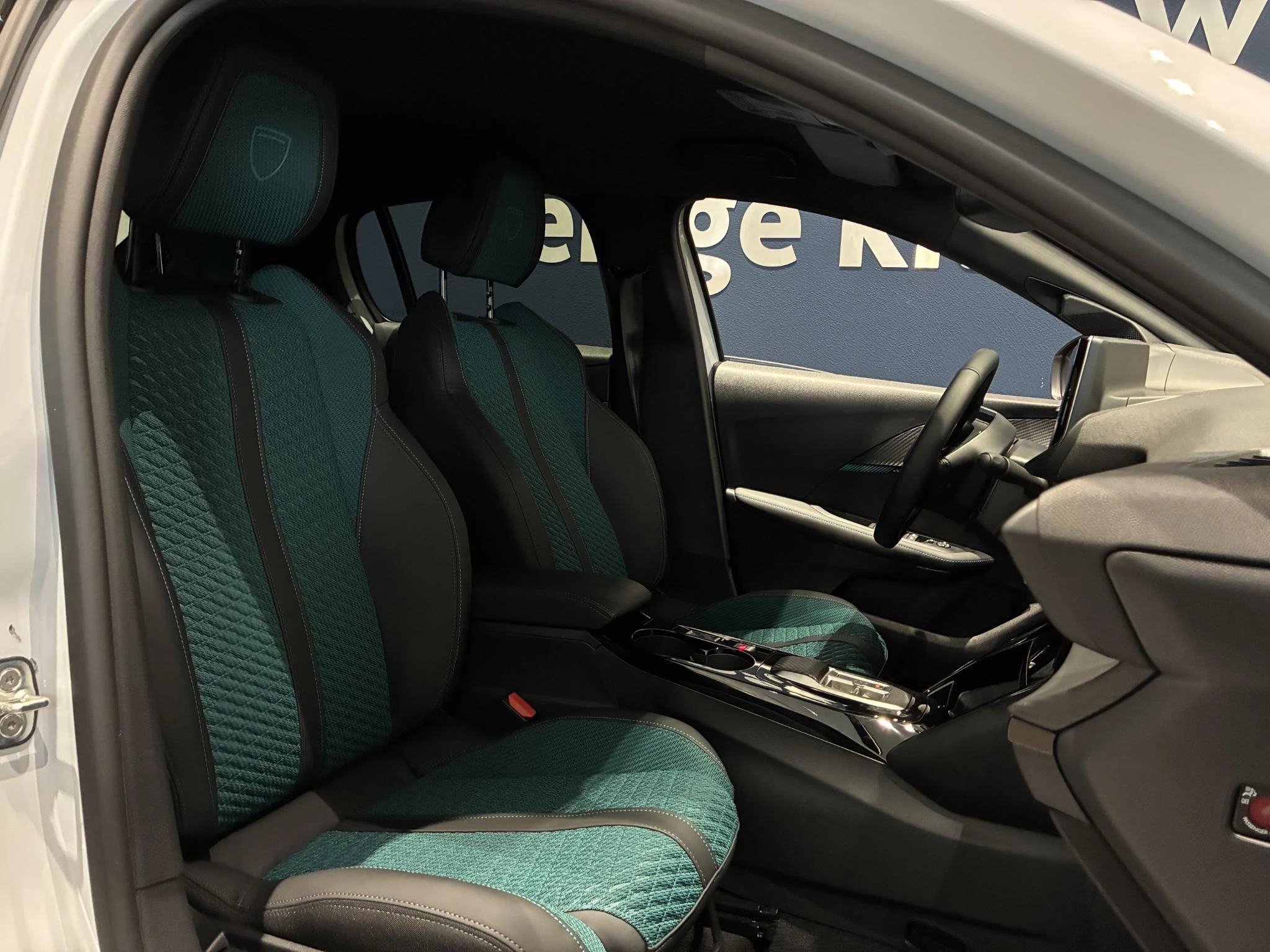 Peugeot-208-image-3