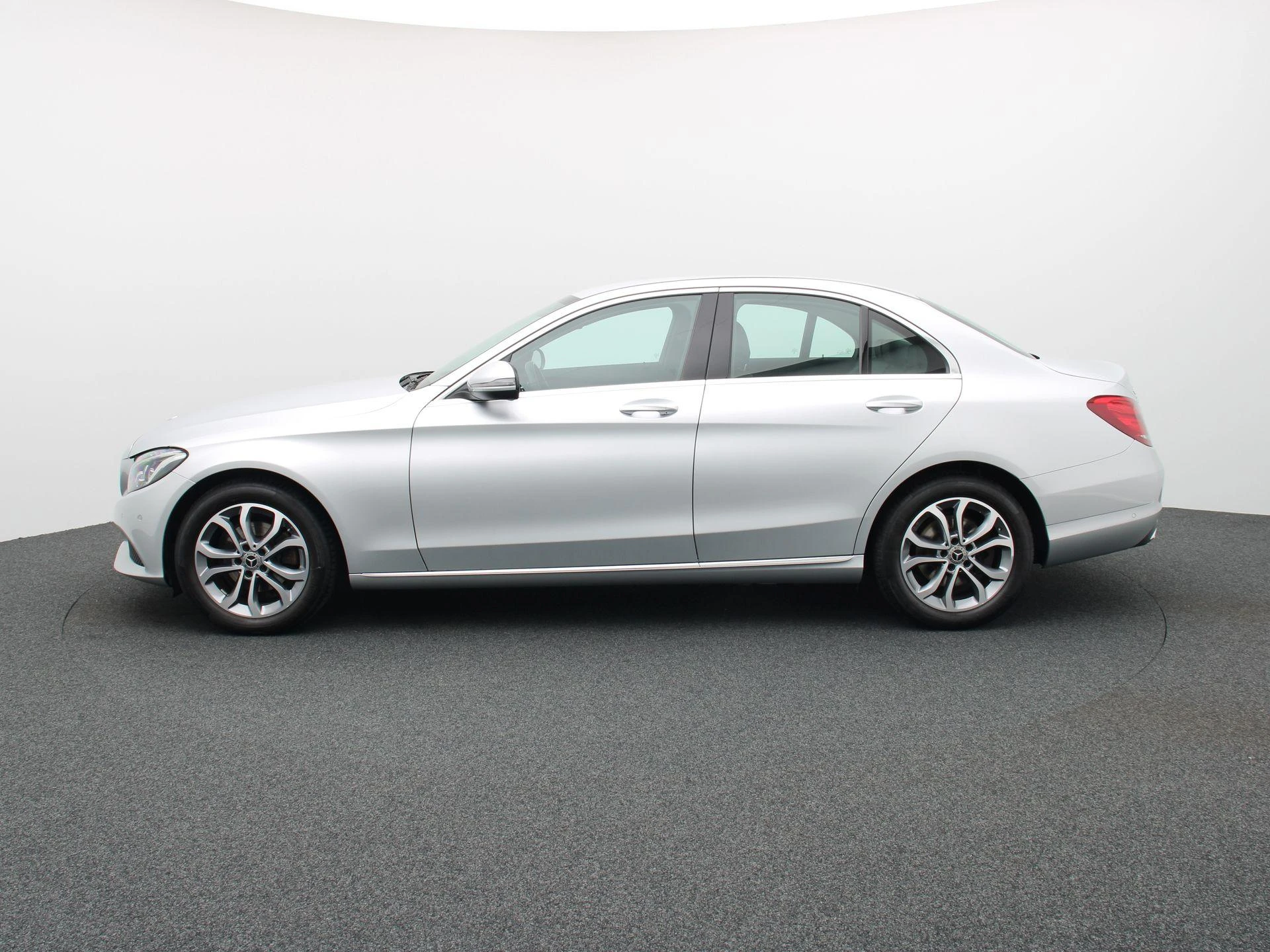 Mercedes-Benz-C-Klasse-image-3