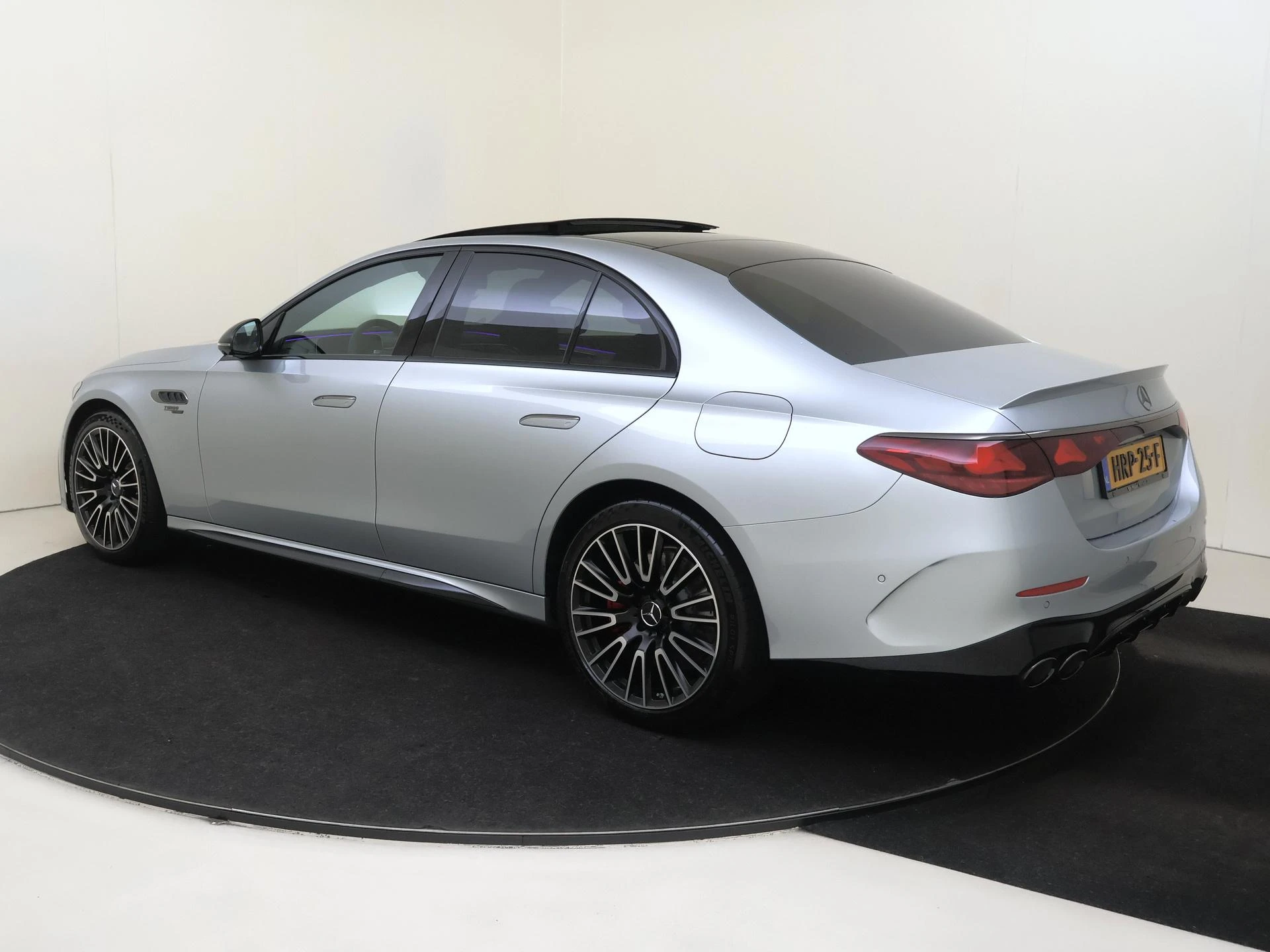 Mercedes-Benz-E-Klasse-image-2