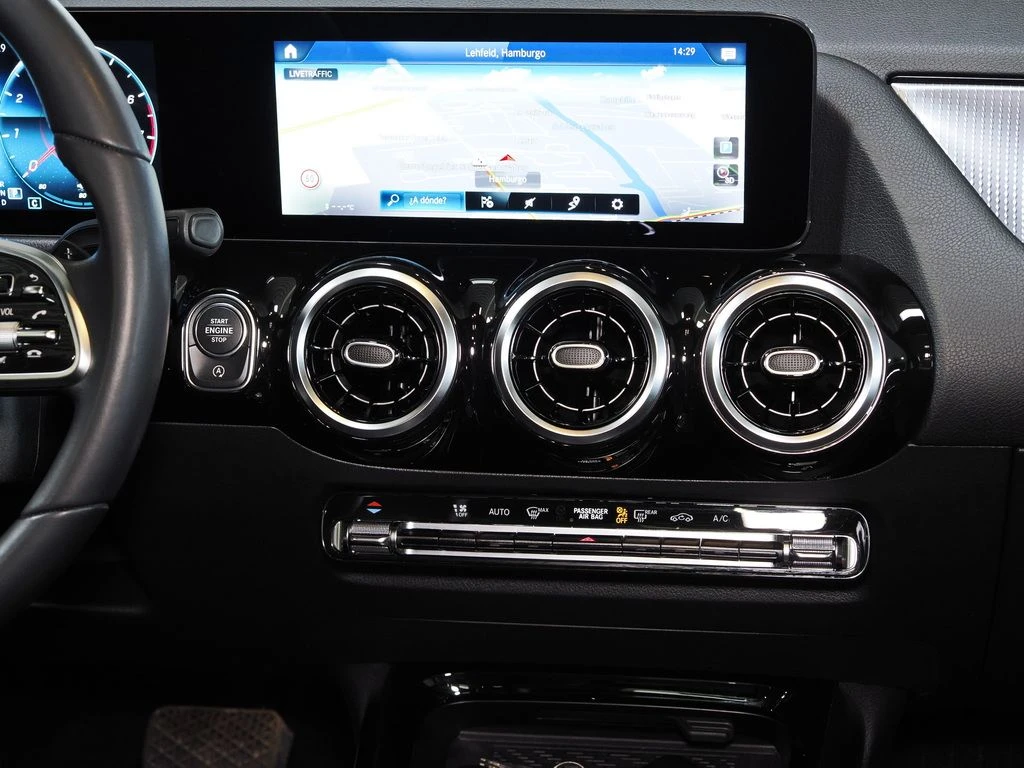 Mercedes-Benz-GLA 250-image-10