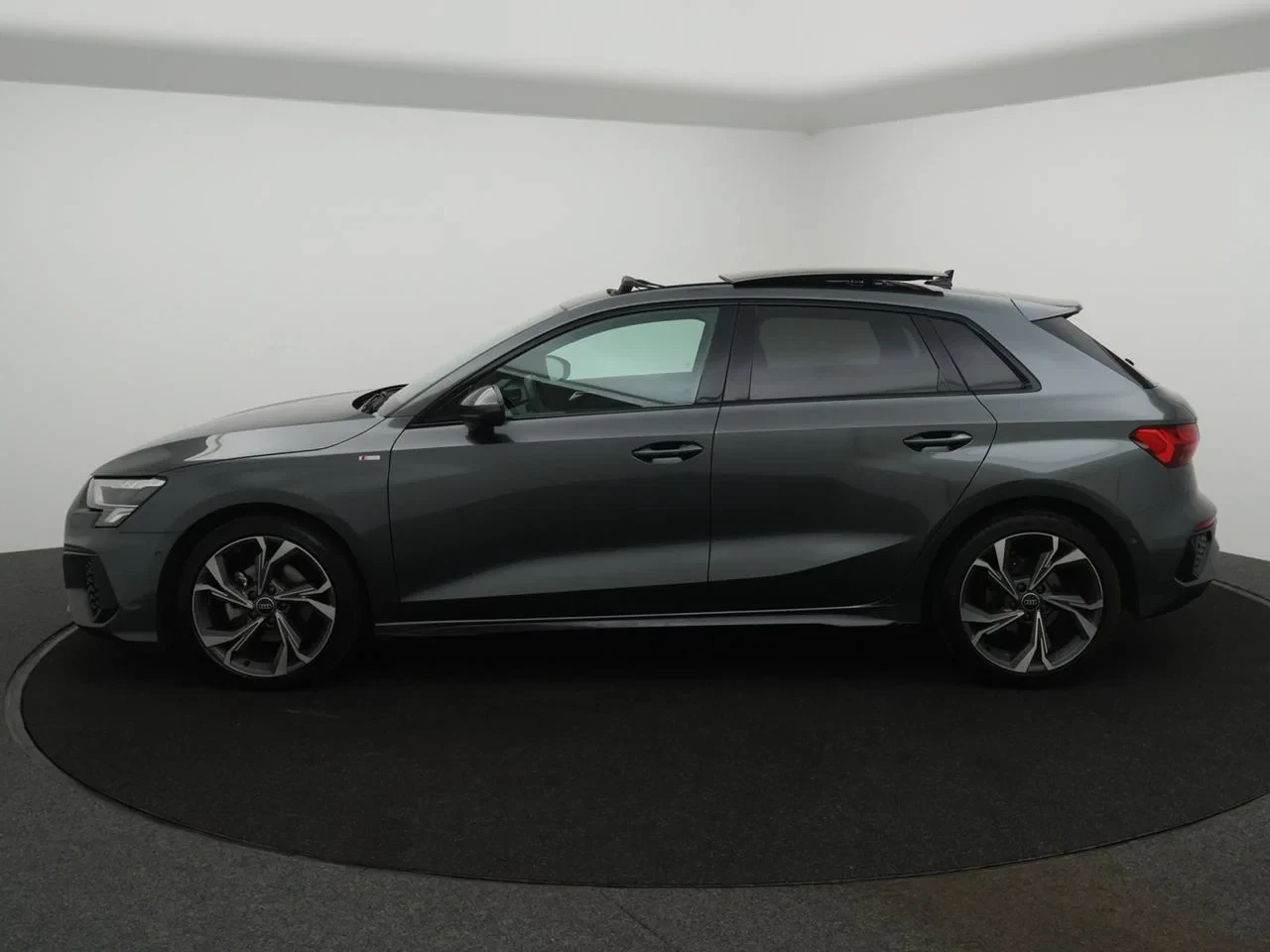 Audi A3 Sportback Audi A3 Sportback Sport Edition 3XS line 30TFSI 110PK *AUTOMAAT*PANODAK*LEDER*SPORTZETELS*PDC*ACC*NAVIAPP-CONNECT*...*
