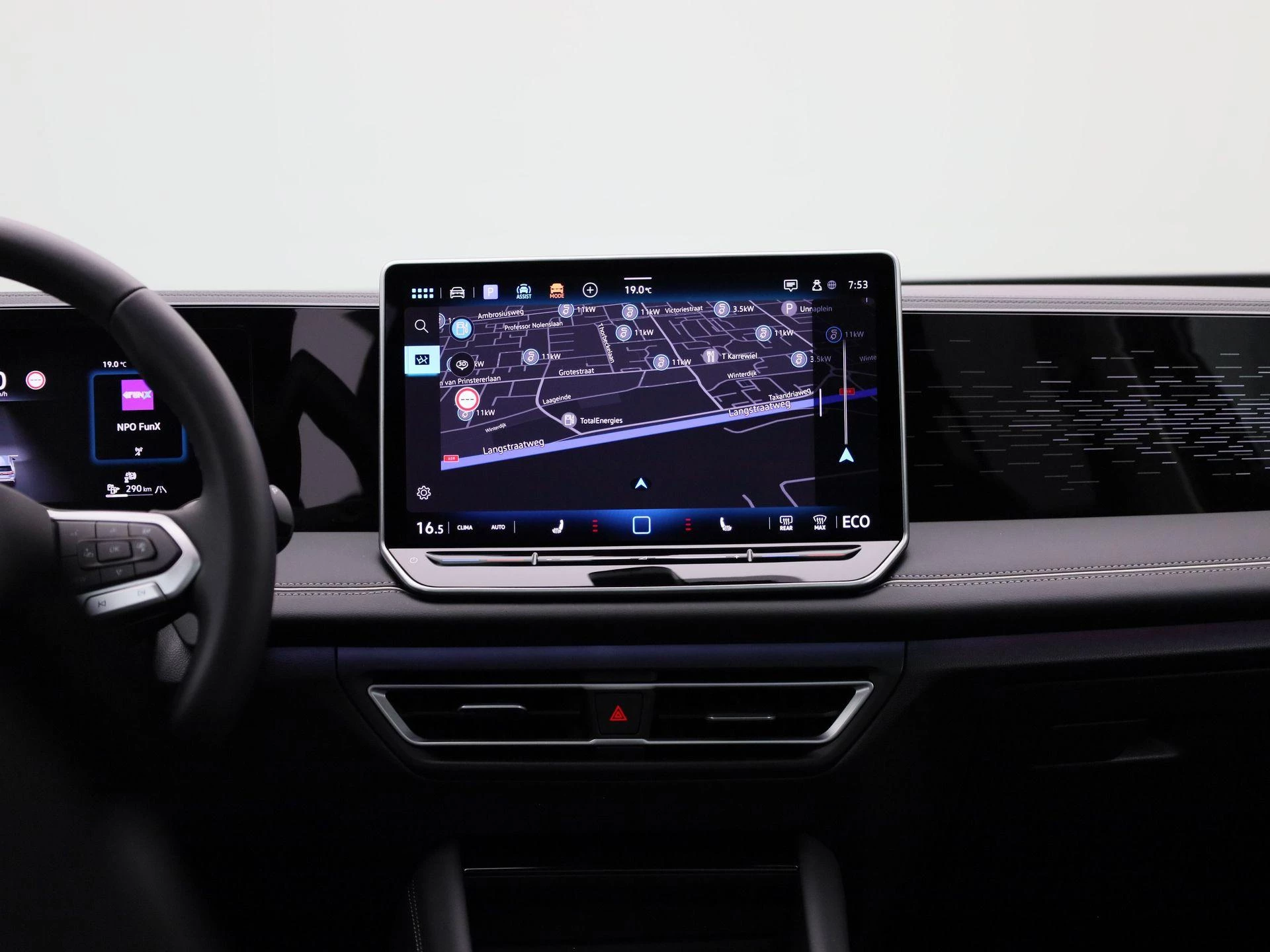 Volkswagen-Tiguan-image-8