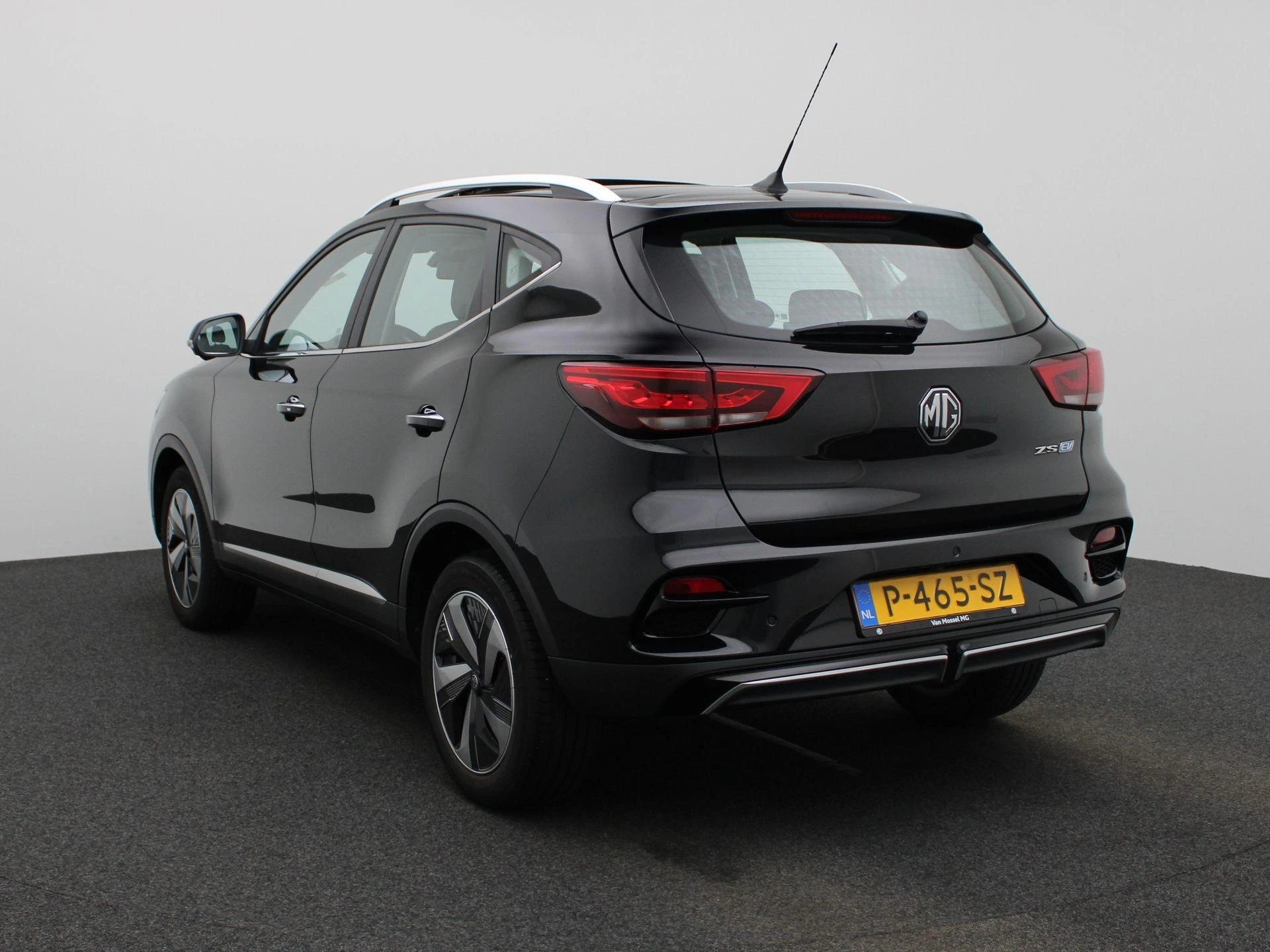 MG-ZS EV-image-1
