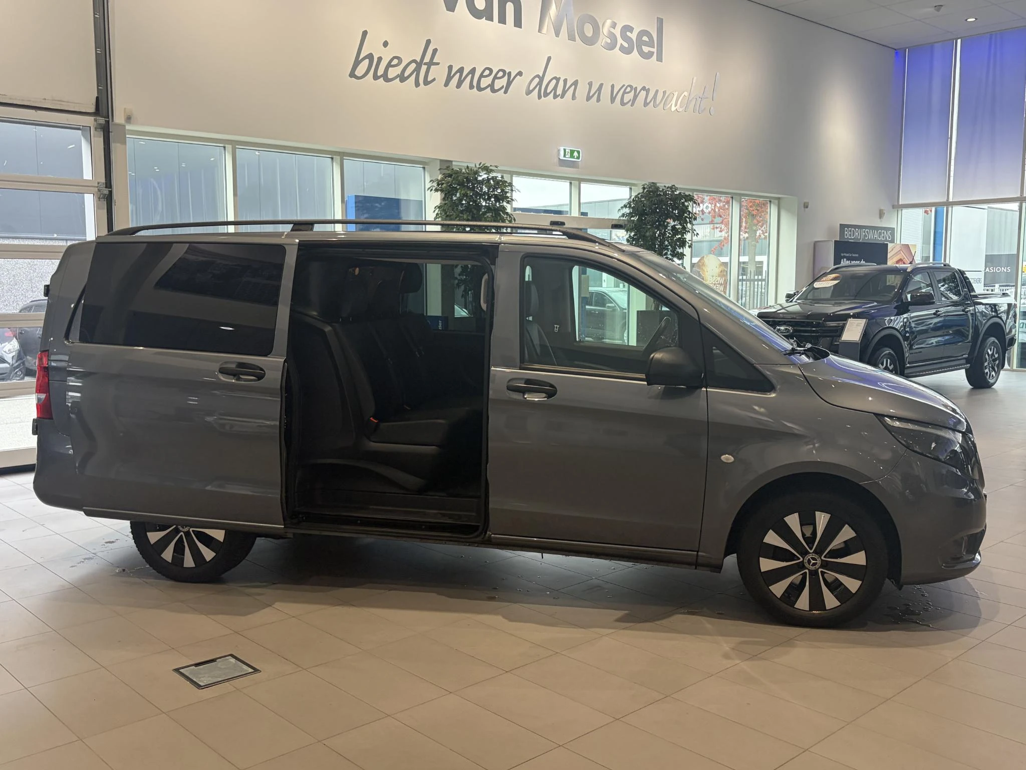 Mercedes-Benz-Vito-image-8