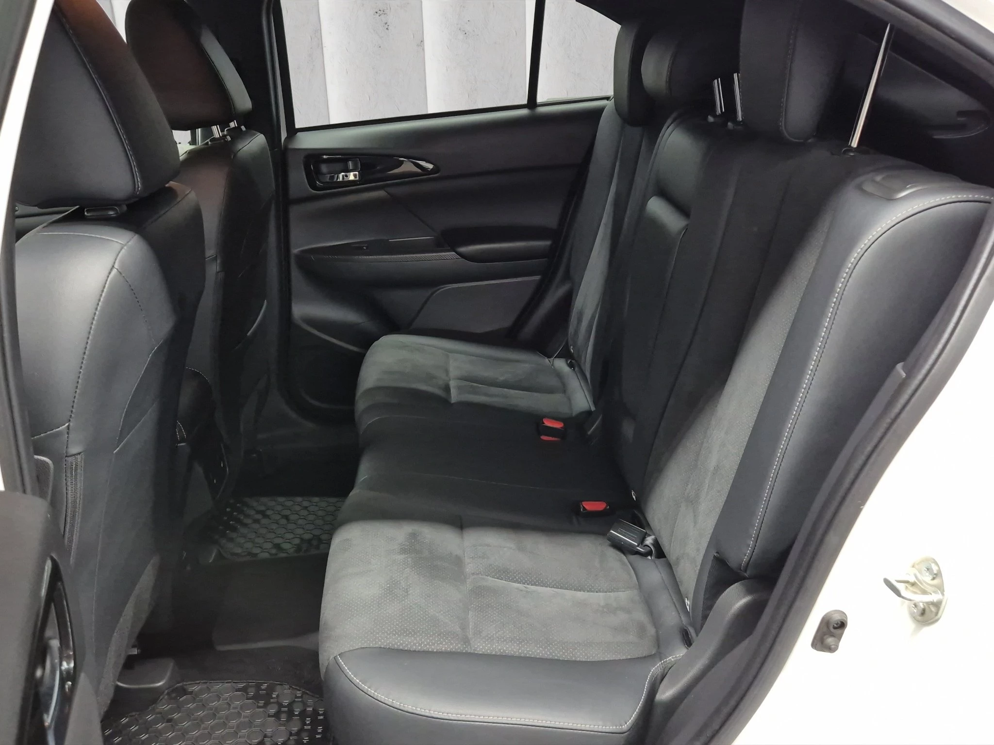 Mitsubishi Eclipse Cross 2.4 MIVEC Eclipse Cross Hybrid INTRO