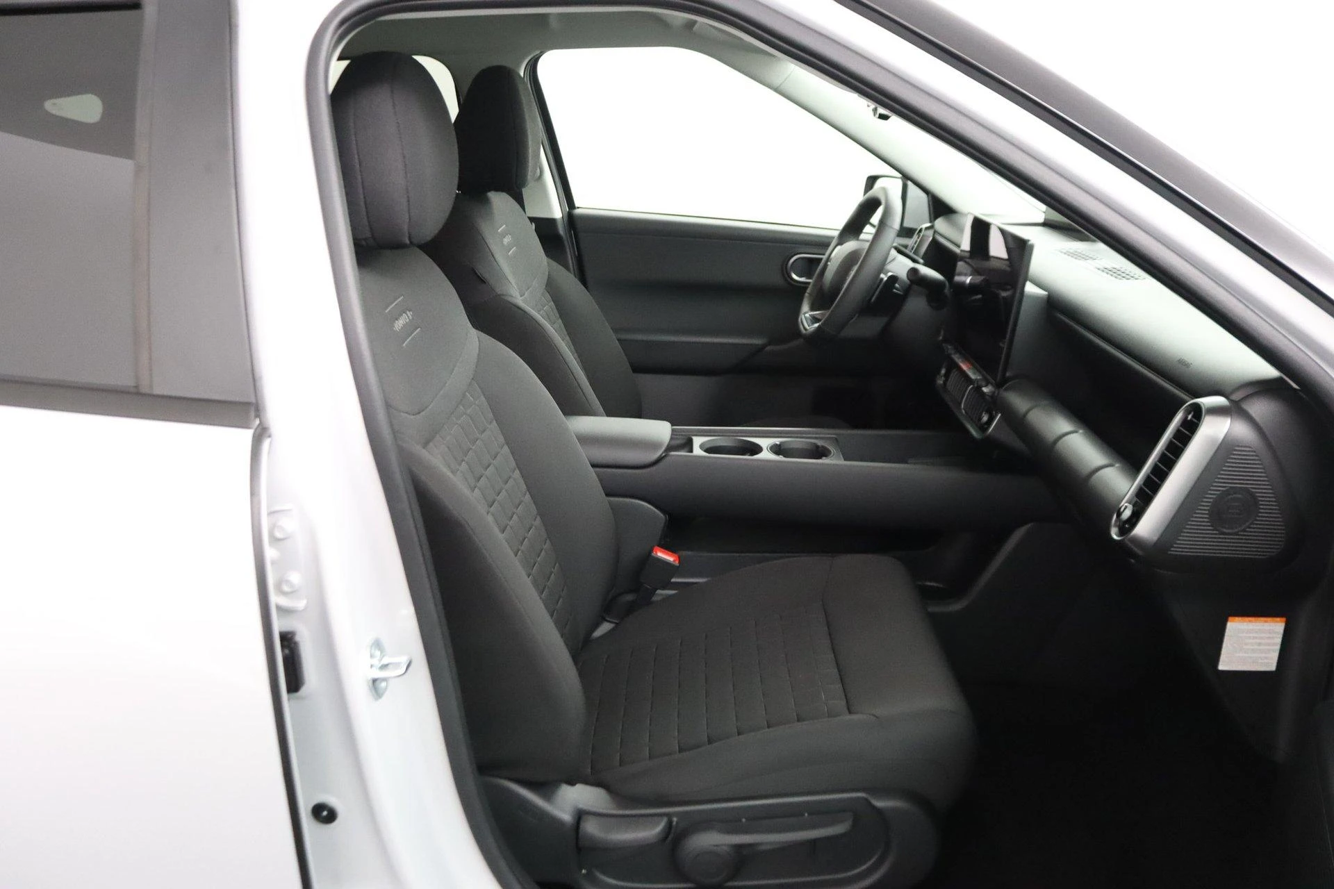 Hyundai-IONIQ 3-image-17