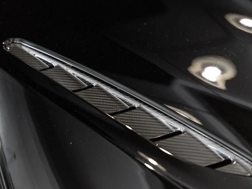 Aston Martin-V8 Vantage-image-25