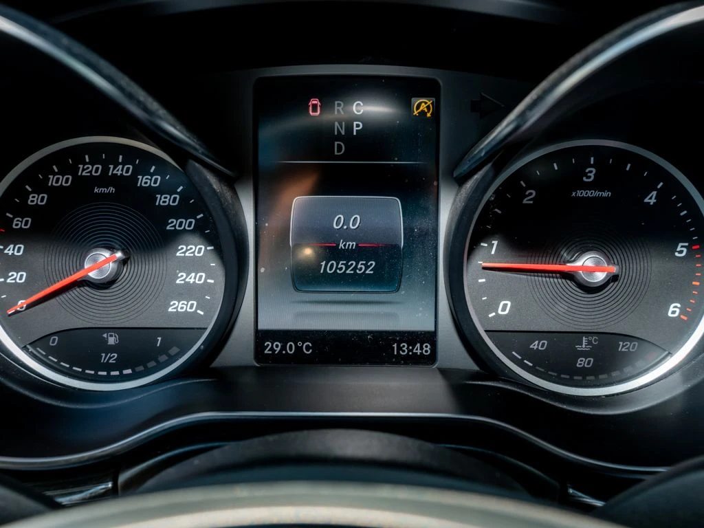 Mercedes-Benz-V-Klasse 300-image-13