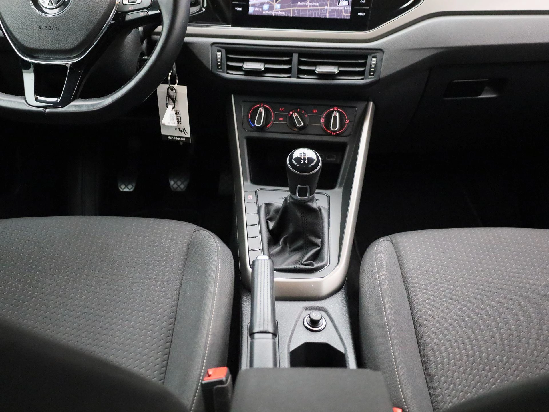 Volkswagen-Polo-image-8