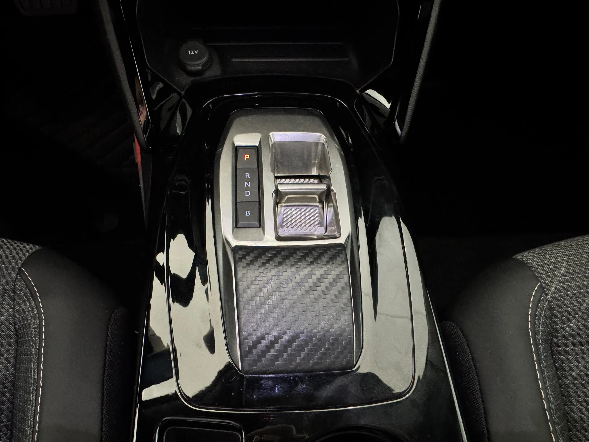Peugeot e-2008 EV Allure Avantage 54 kWh