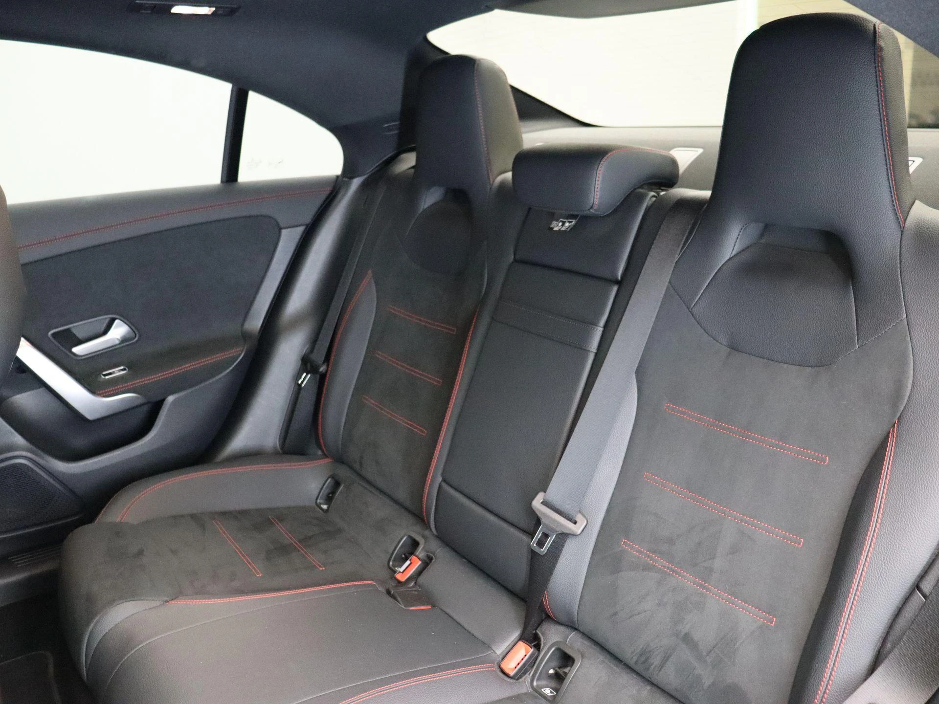 Mercedes-Benz-CLA-image-16