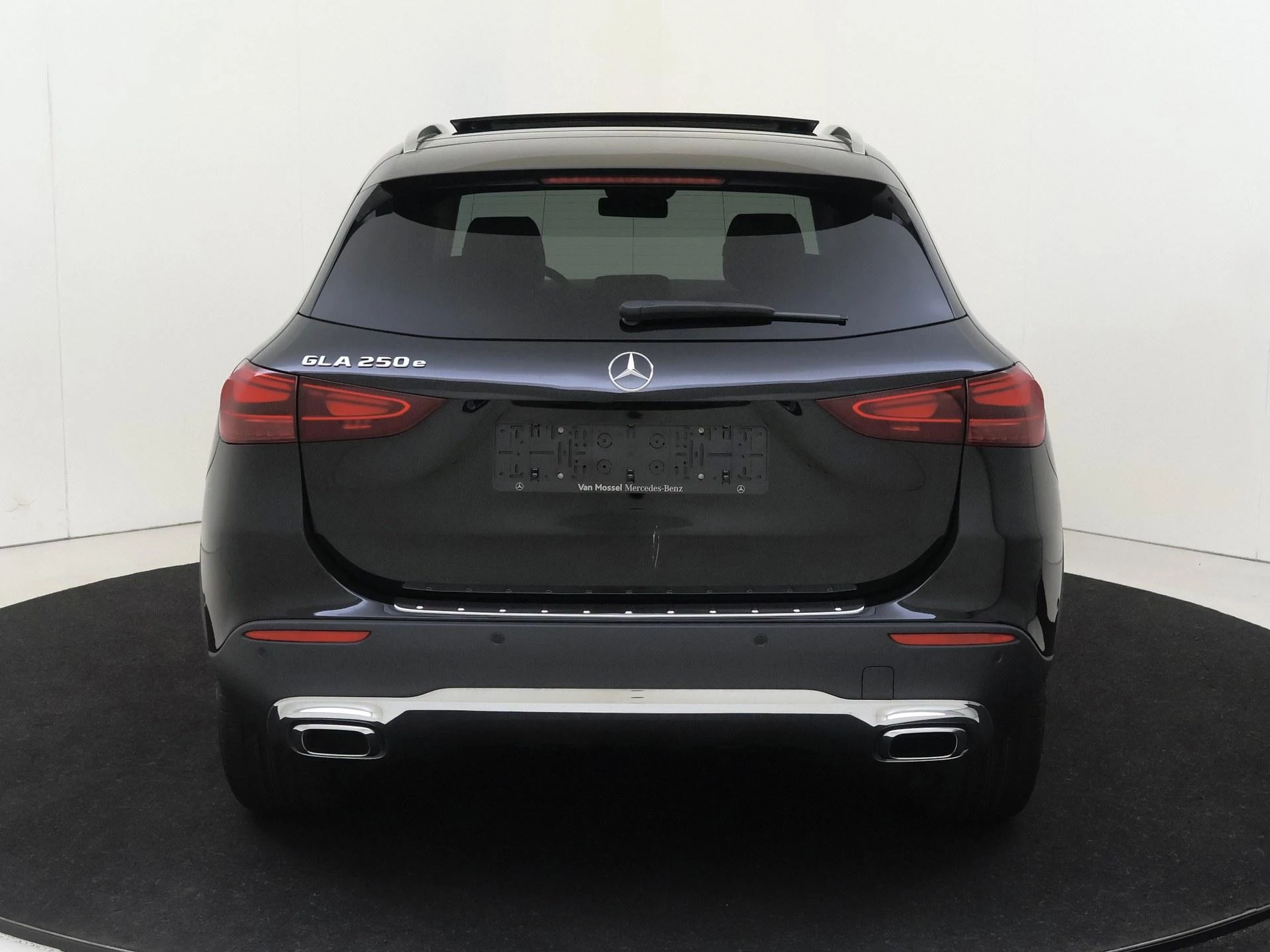 Mercedes-Benz-GLA-image-5