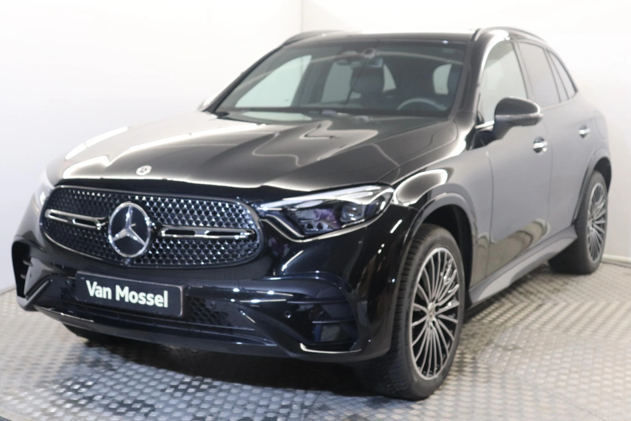 Mercedes-Benz-GLC-image-0