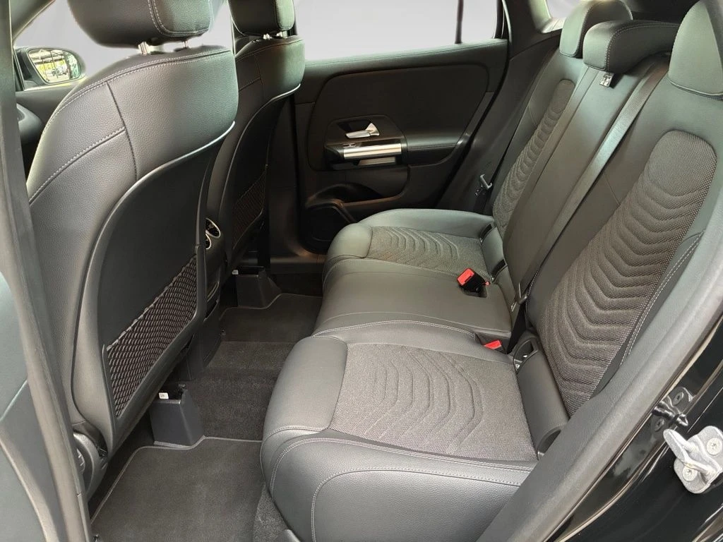 Mercedes-Benz-GLA 200 d-image-9